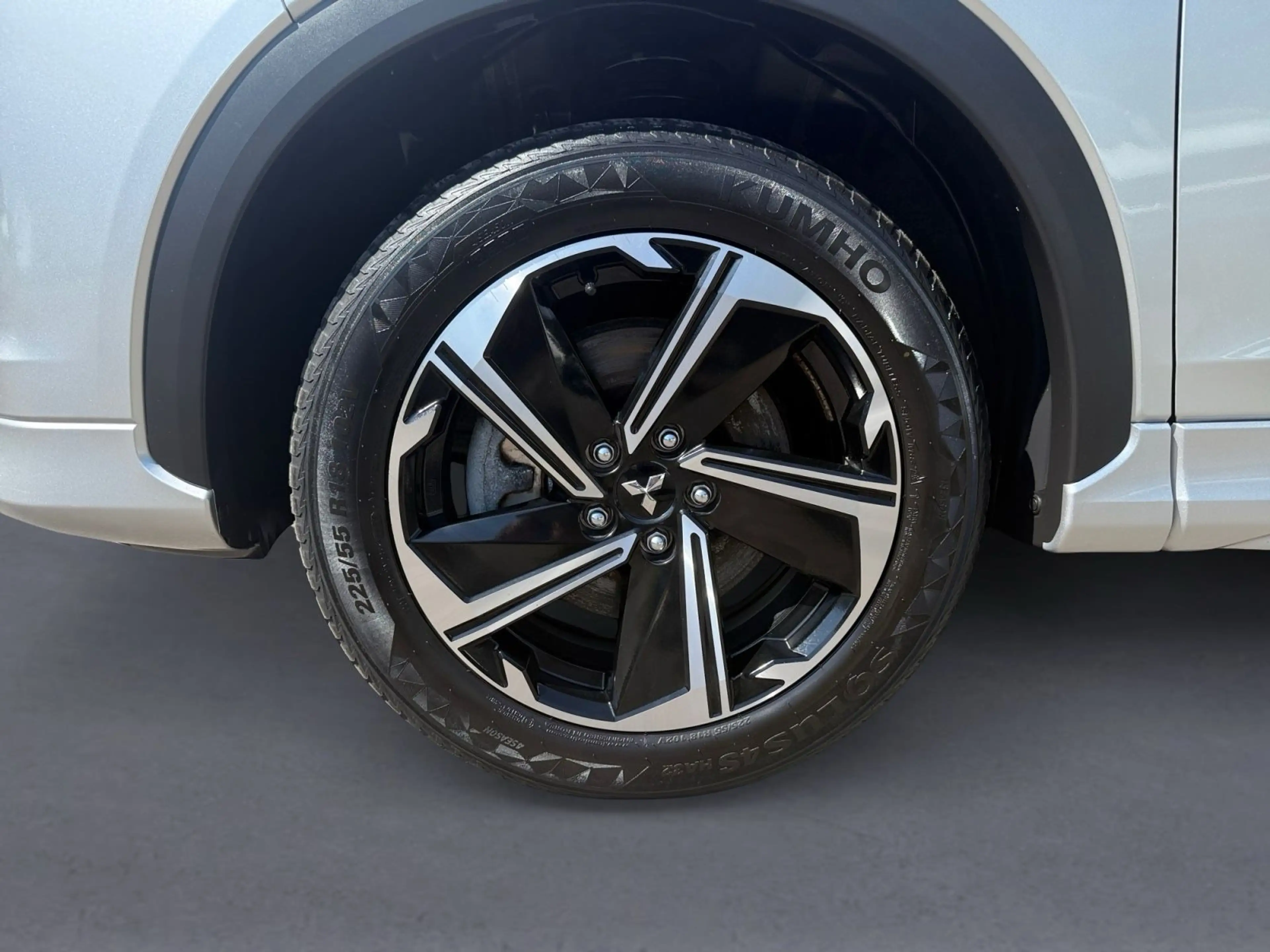 Mitsubishi Eclipse Cross Plus Select Hybrid 4WD — photo 14