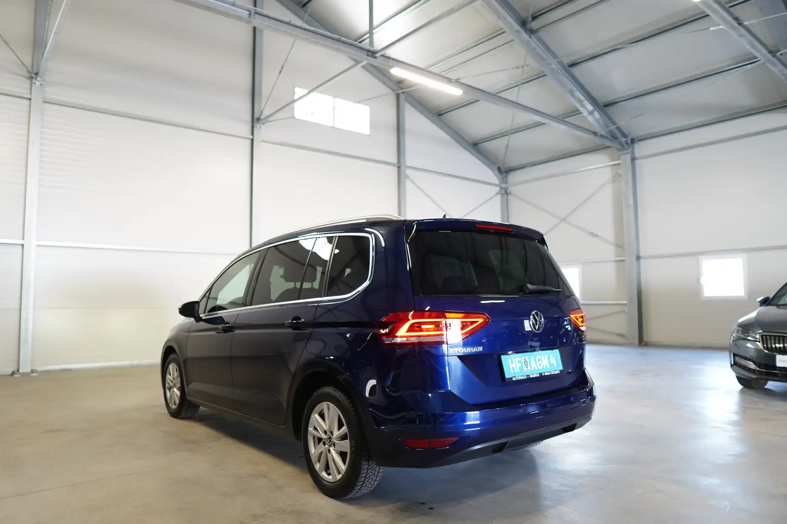Volkswagen Touran 1,5 TSI Highline 7Sitze DSG PANO FULL LED RFK NAVI Blauw - 2