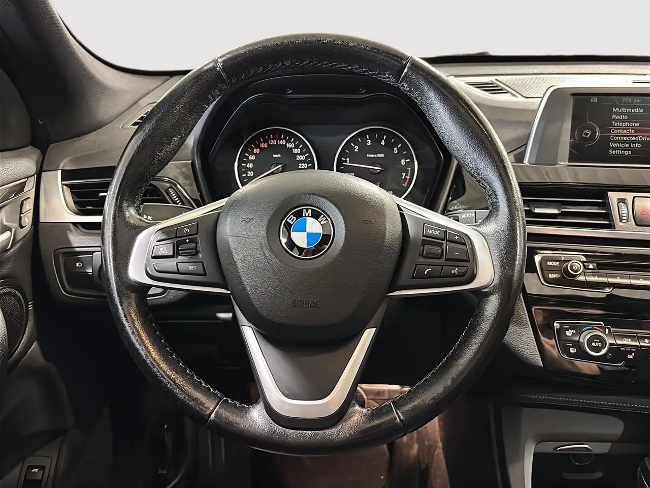 BMW X1 снимка BMW X1