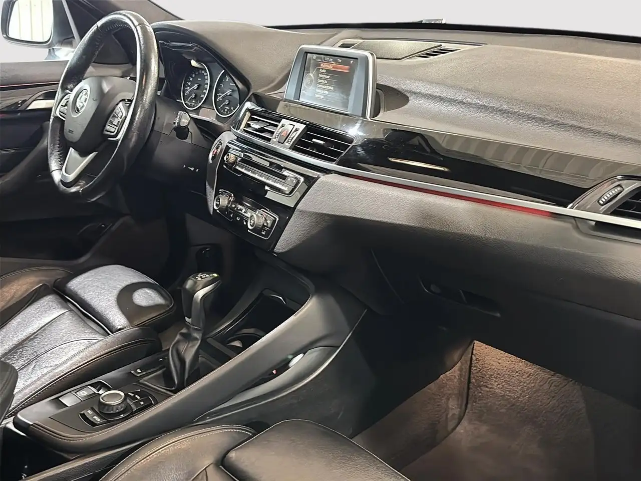 BMW X1 снимка BMW X1