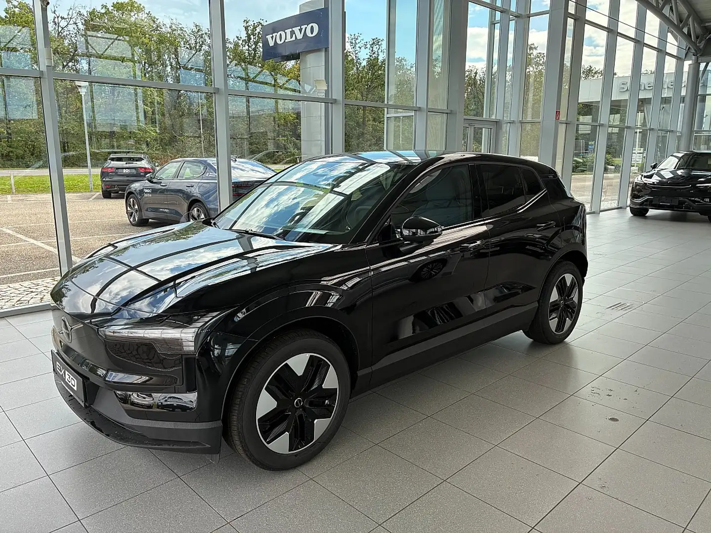 Volvo EX30 Single Motor Extended Range 69kWh Core Schwarz - 2