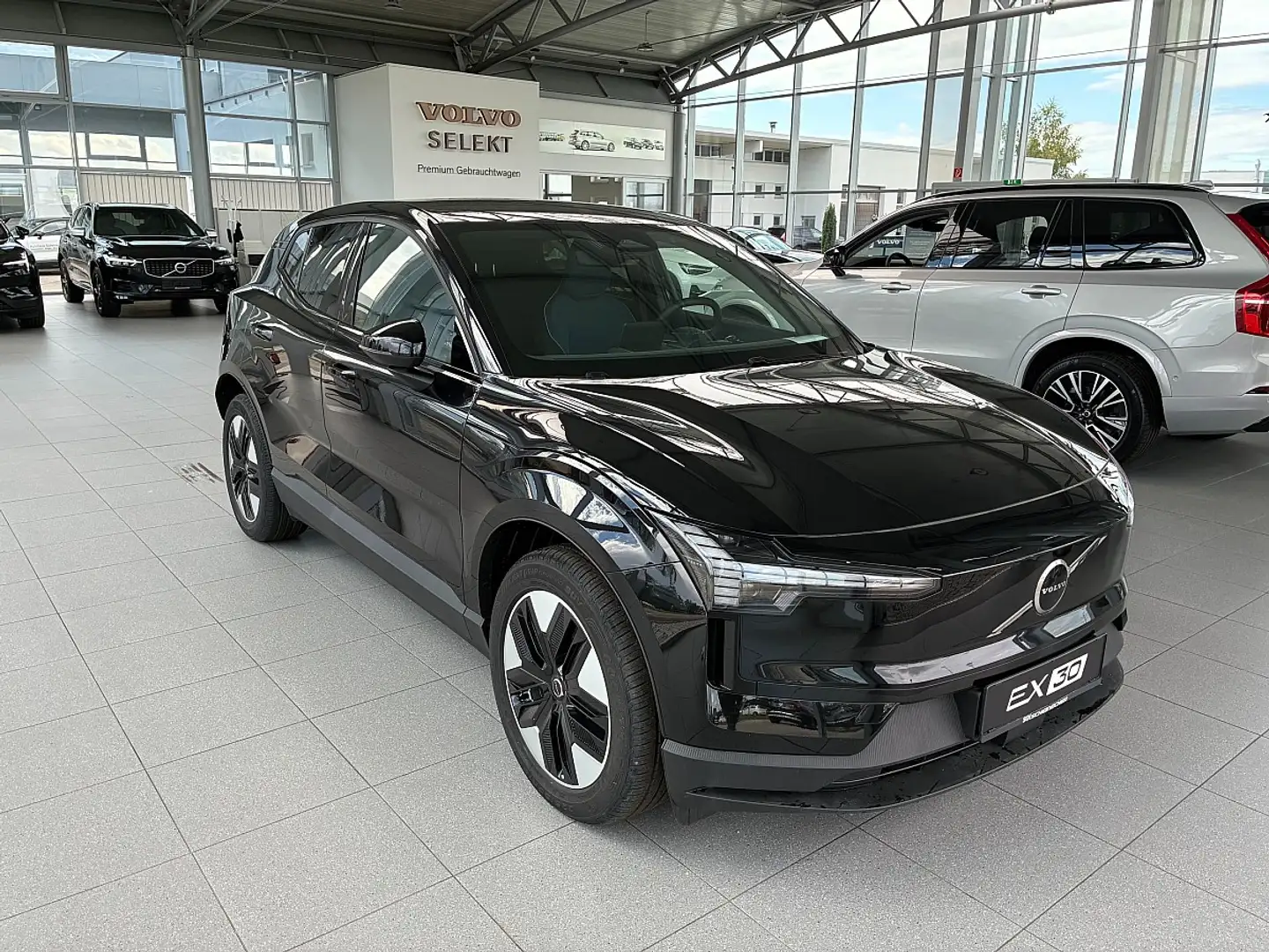Volvo EX30 Single Motor Extended Range 69kWh Core Schwarz - 1