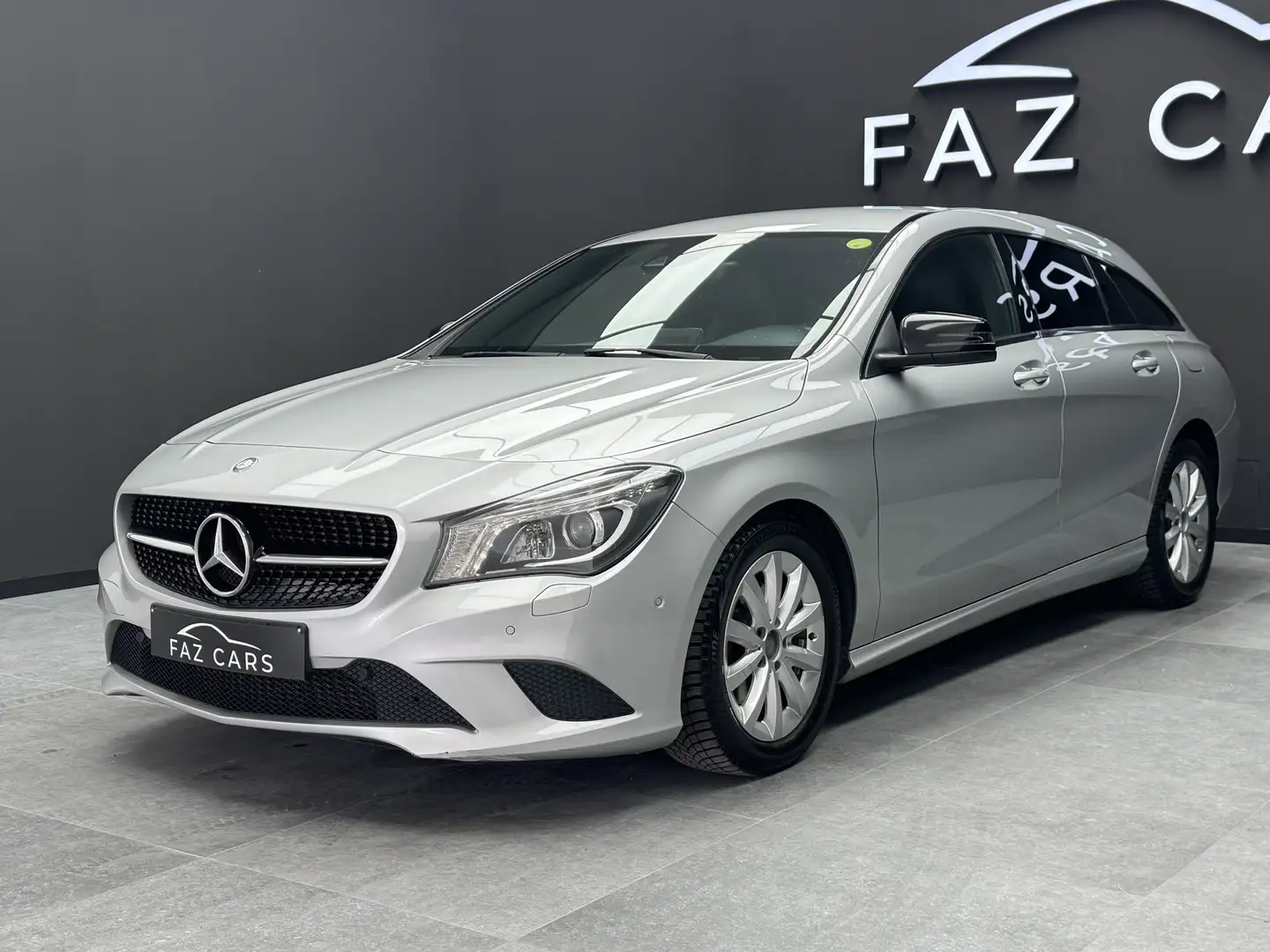 Mercedes-Benz CLA 200 * Réservé * Gris - 2