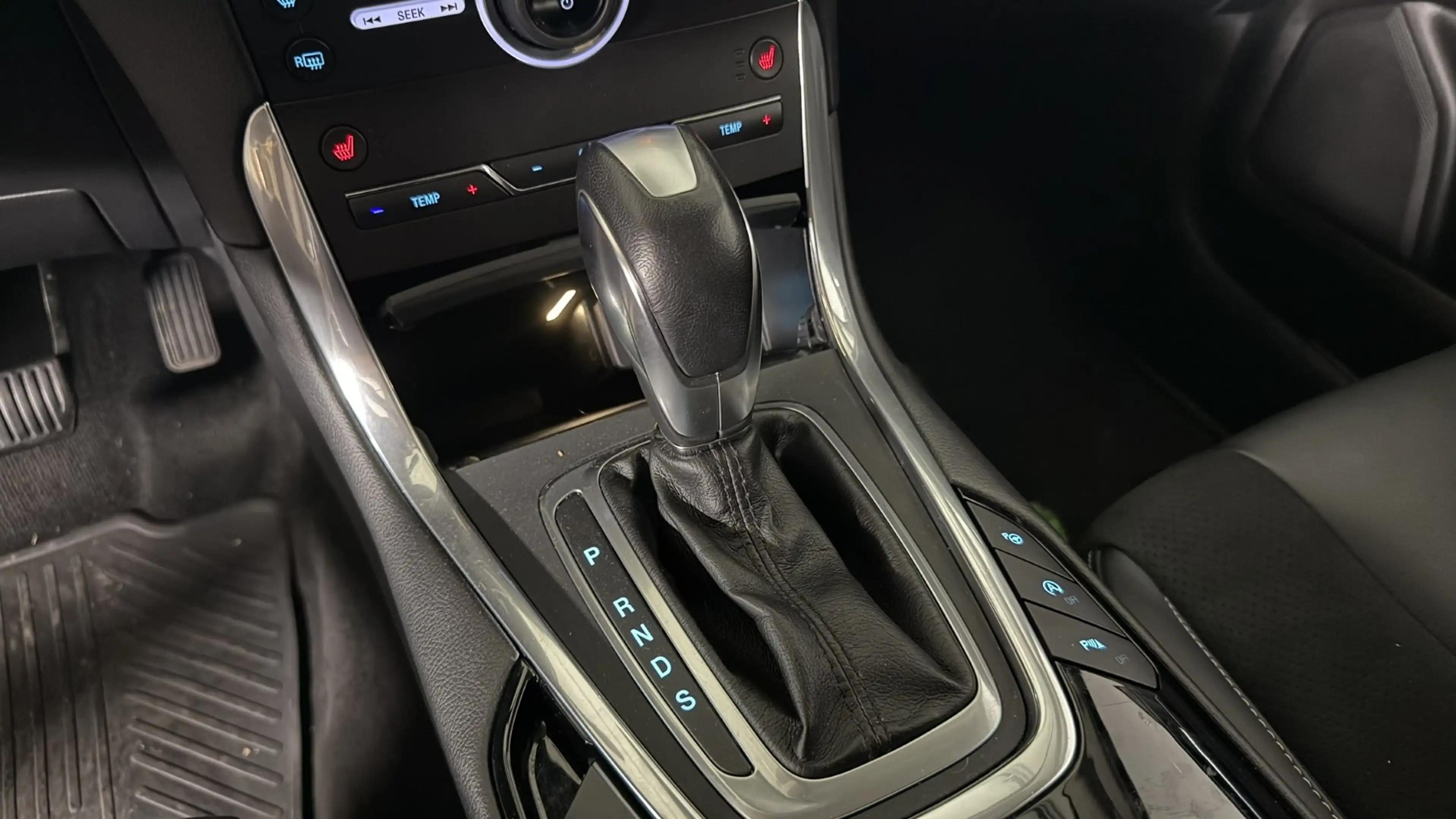 Ford Galaxy 2,0 TDCi Bi-Turbo Titanium Start/Stop Power — photo 14