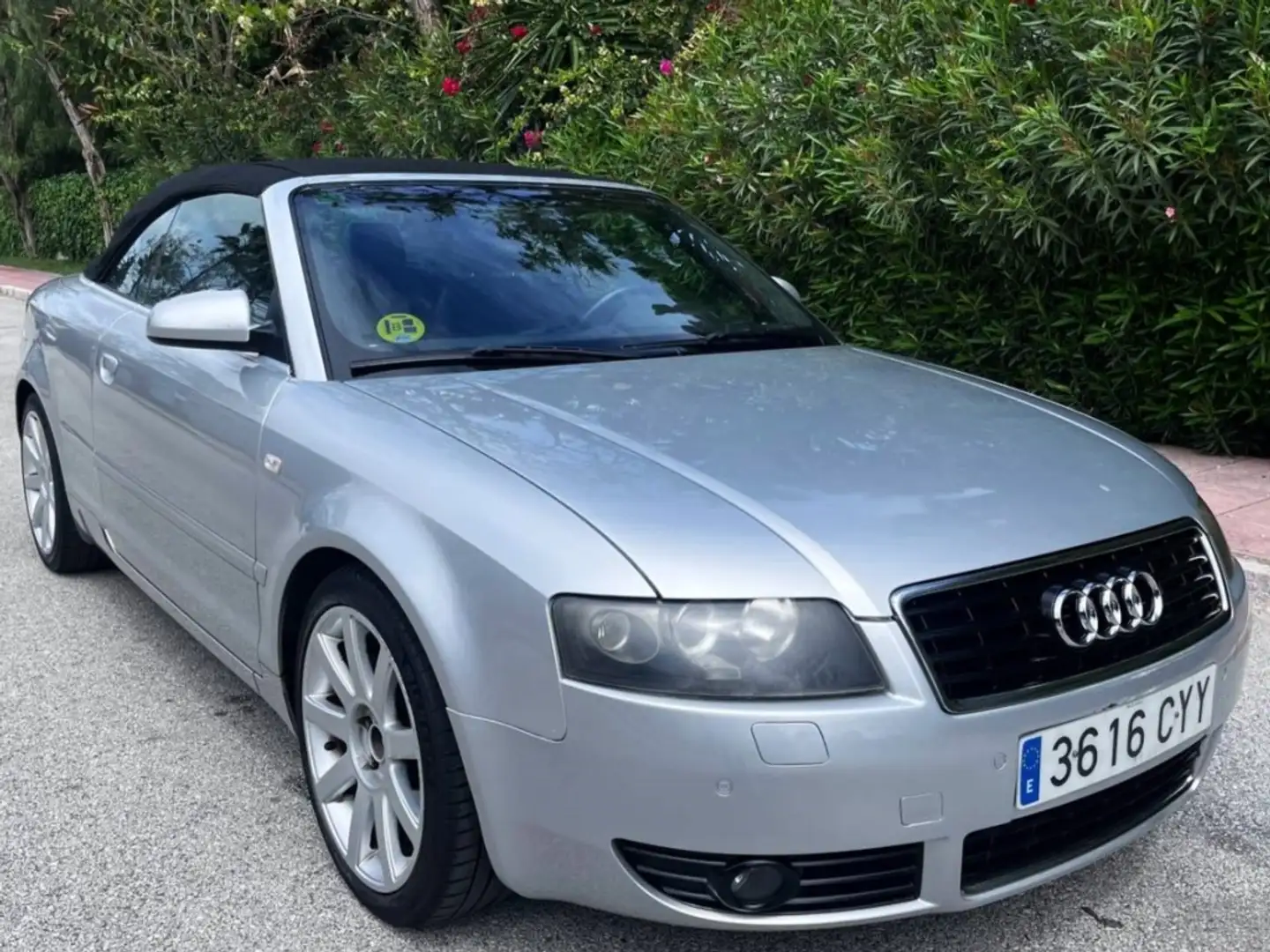 Audi A4 Descapotable Manual de 2 Puertas Gris - 1