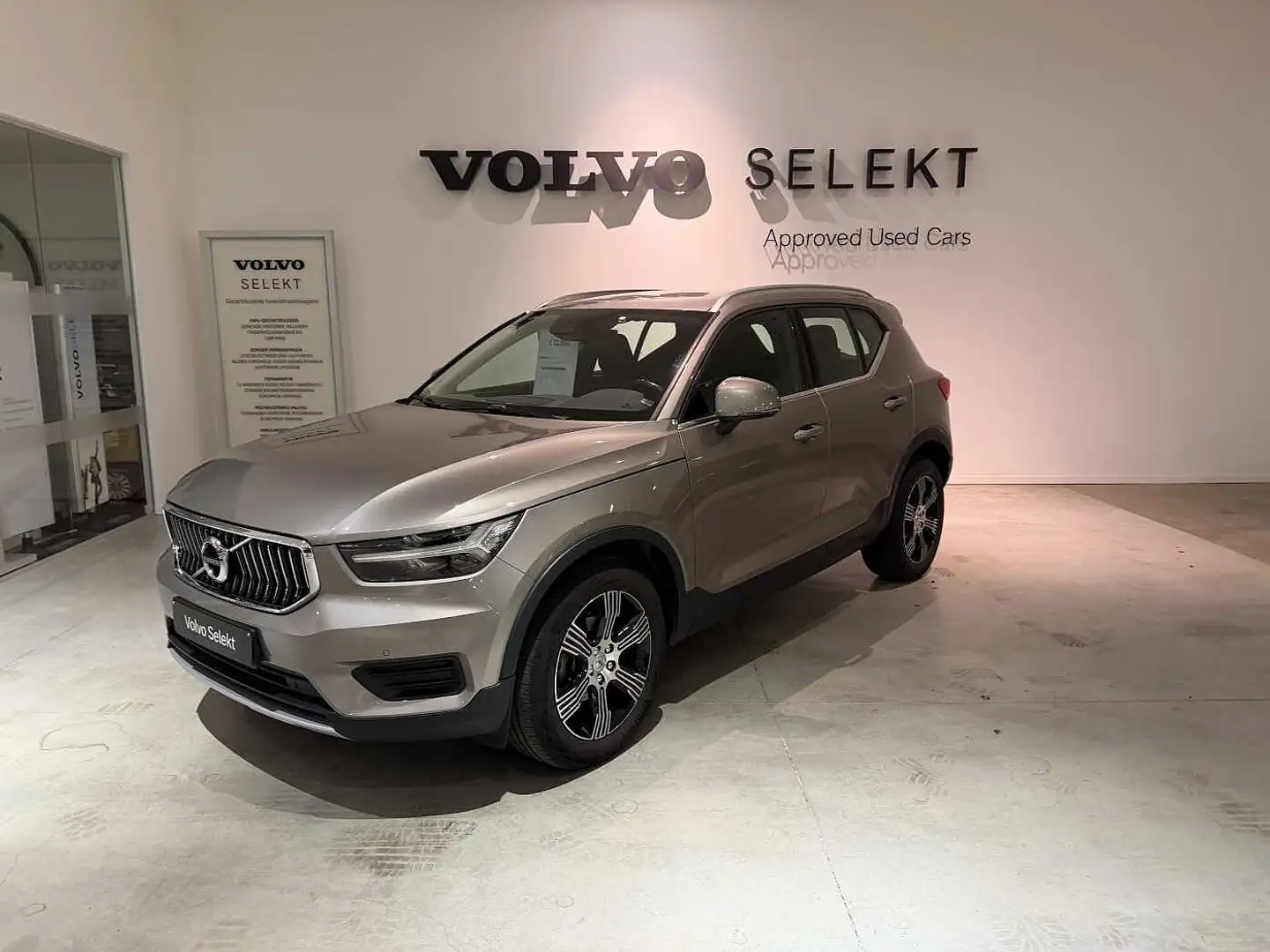 Volvo XC40 Inscription D3 Geartronic Gris - 1