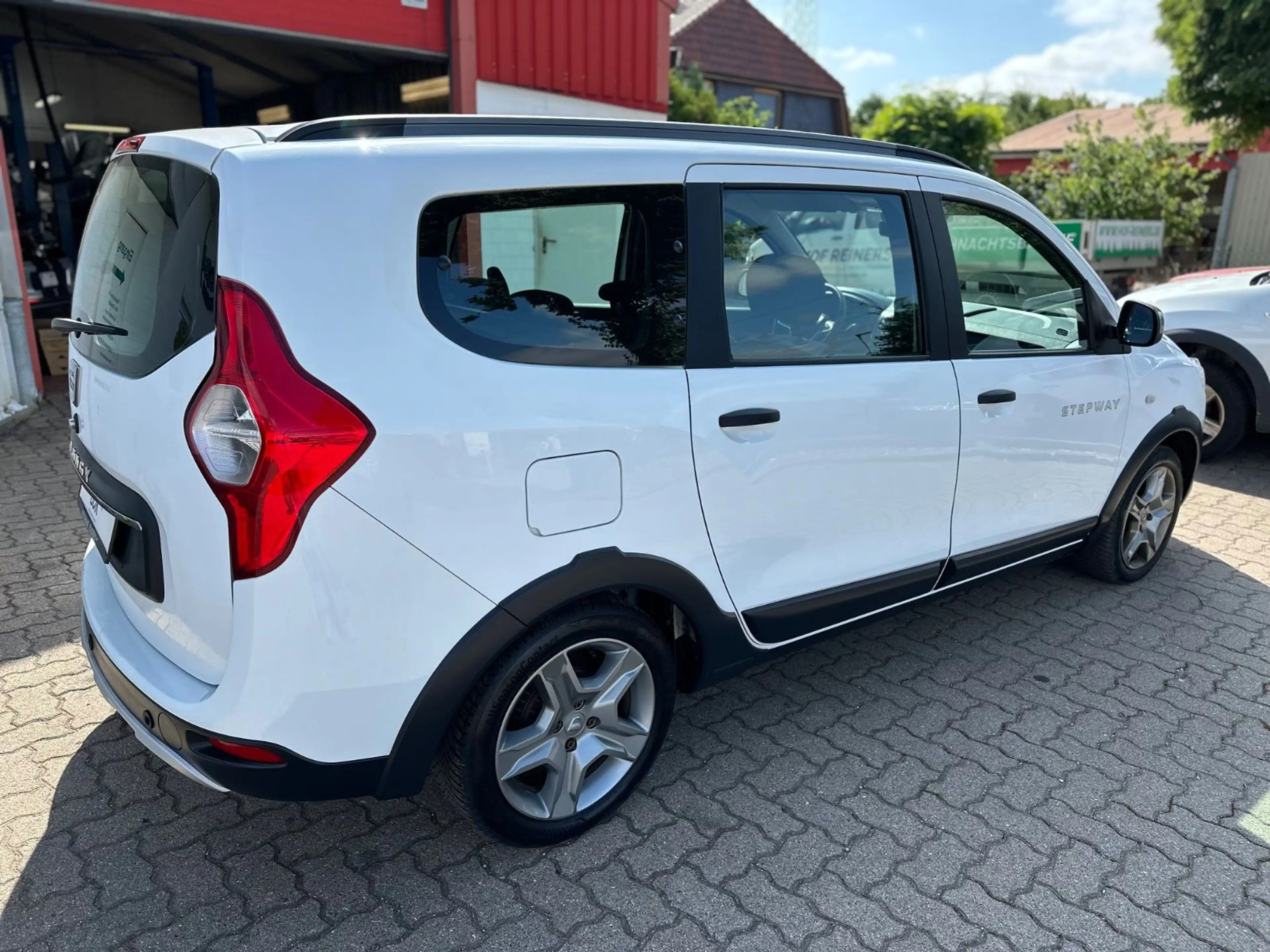Dacia Lodgy Stepway/1HD/7-SITZE/AHK/NAVI/SHZ/TEMP — photo 5