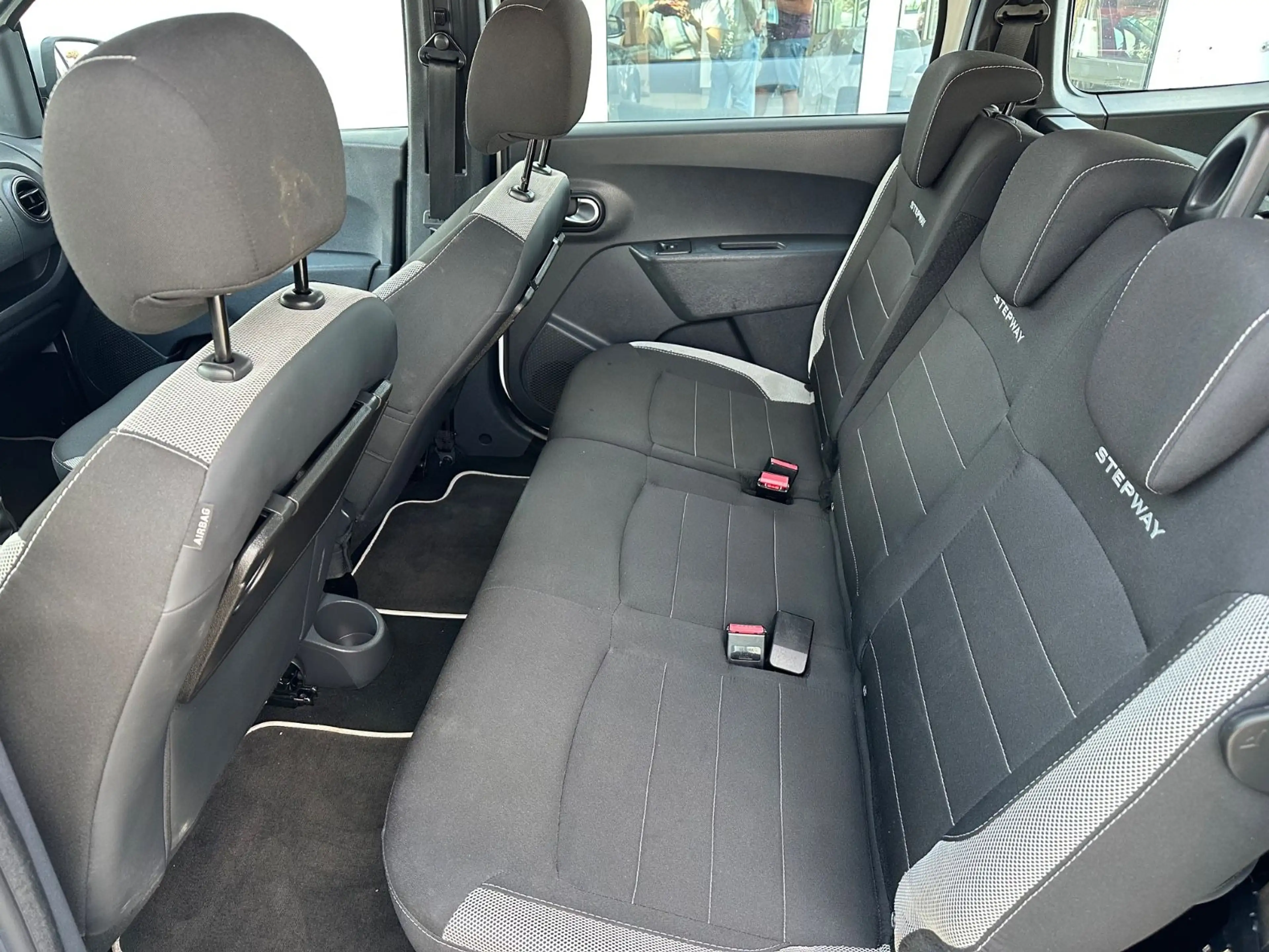 Dacia Lodgy Stepway/1HD/7-SITZE/AHK/NAVI/SHZ/TEMP — photo 11