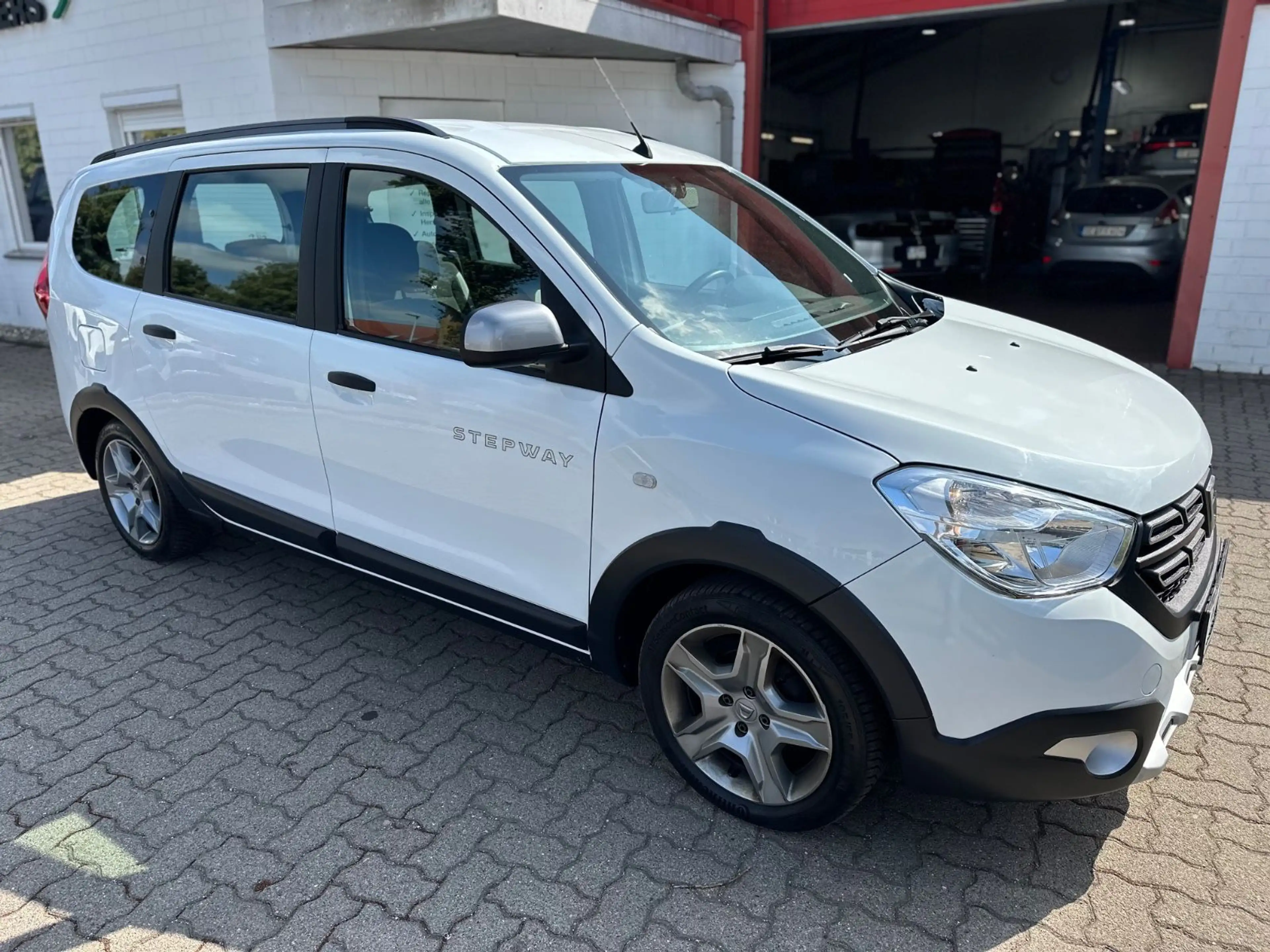 Dacia Lodgy Stepway/1HD/7-SITZE/AHK/NAVI/SHZ/TEMP — photo 4