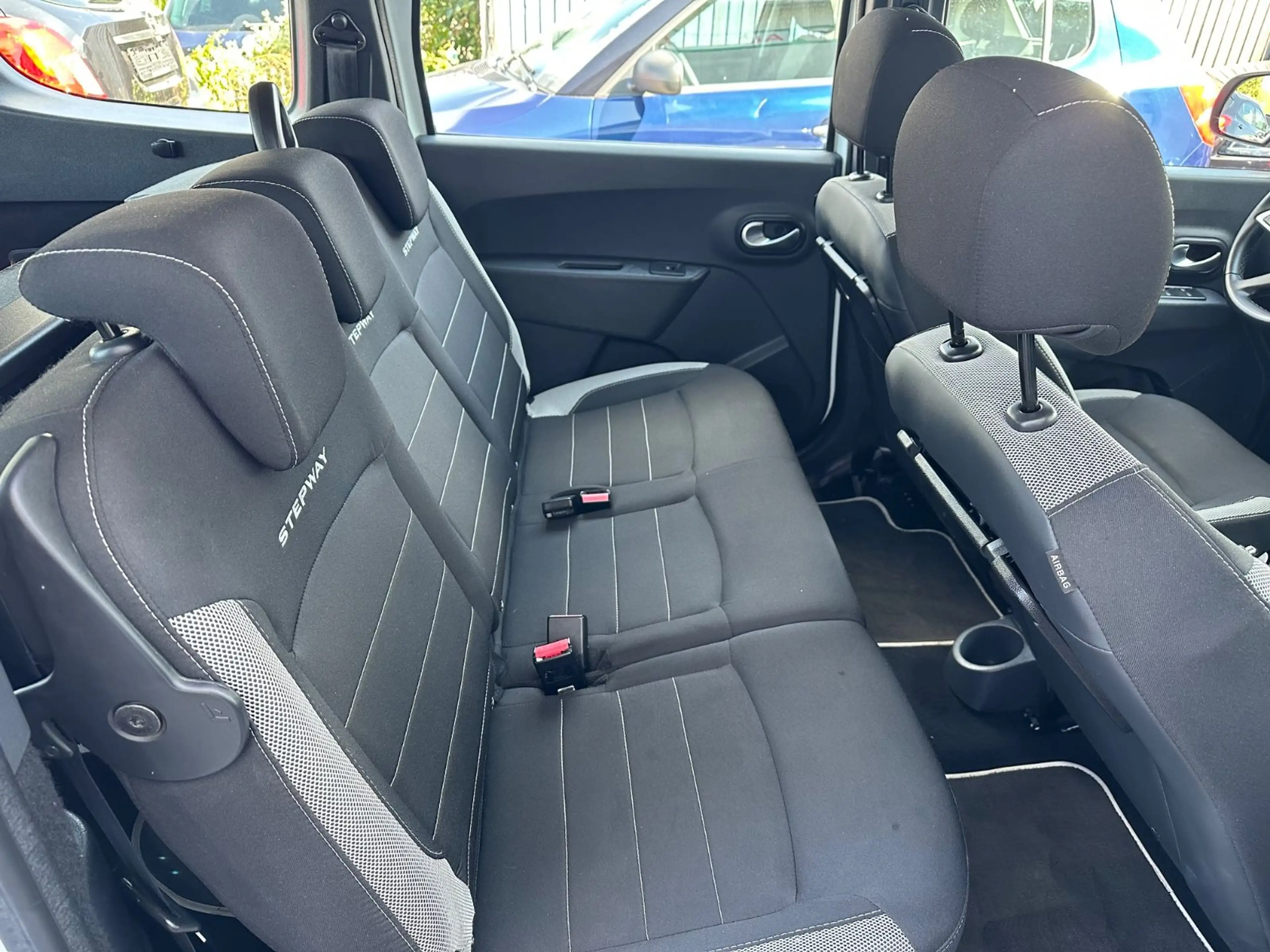 Dacia Lodgy Stepway/1HD/7-SITZE/AHK/NAVI/SHZ/TEMP — photo 15