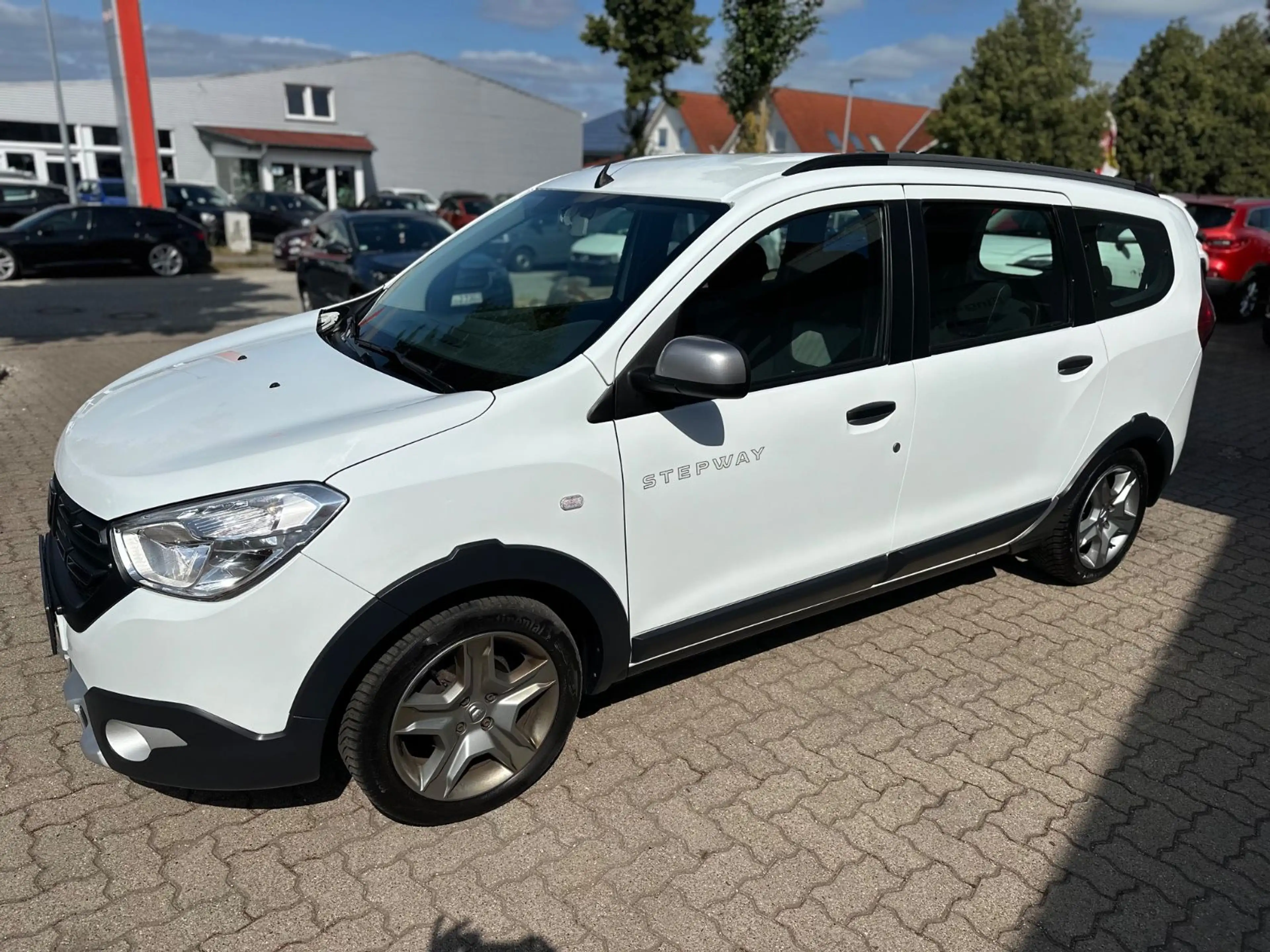Dacia Lodgy Stepway/1HD/7-SITZE/AHK/NAVI/SHZ/TEMP — photo 2