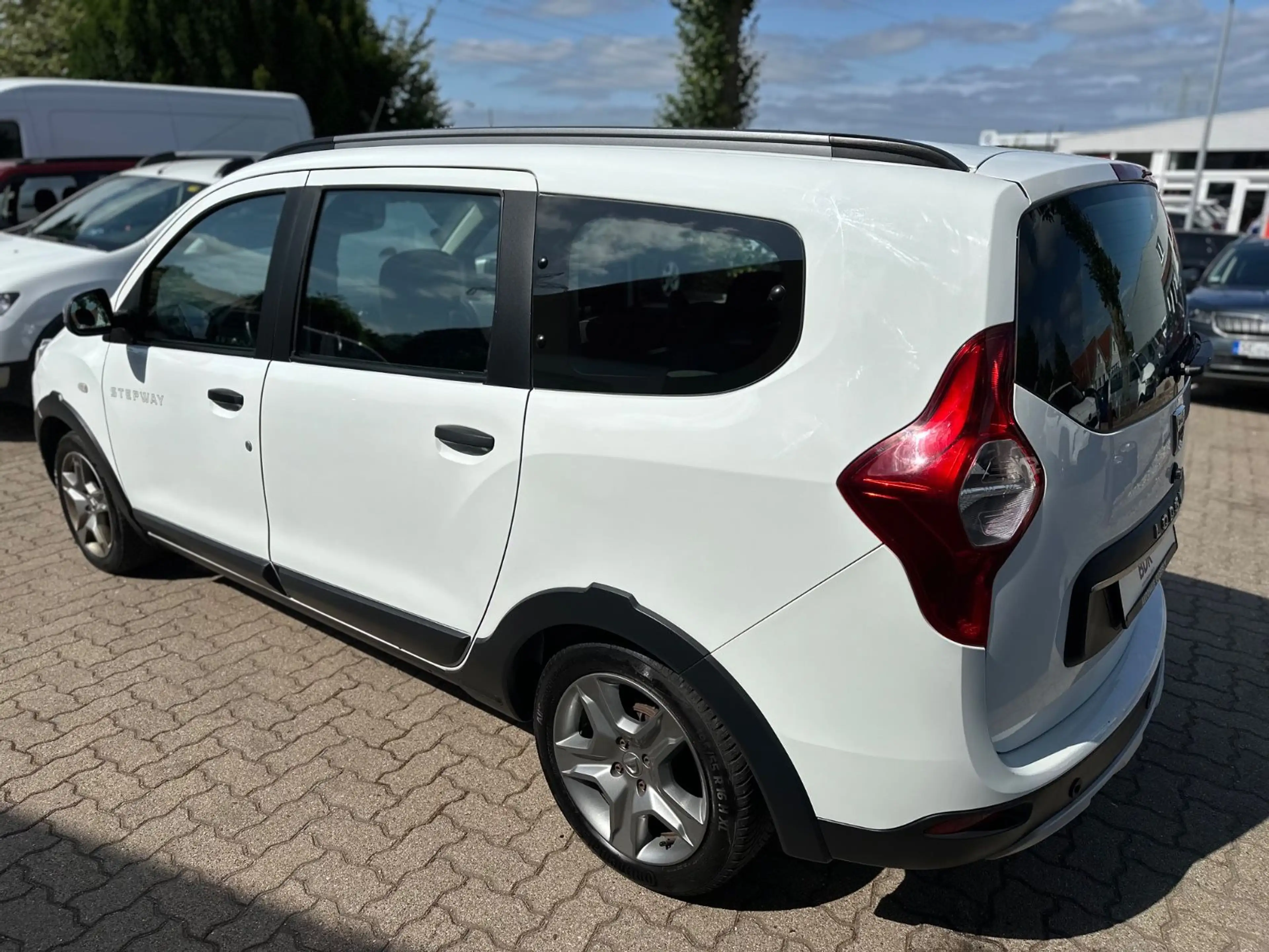 Dacia Lodgy Stepway/1HD/7-SITZE/AHK/NAVI/SHZ/TEMP — photo 7