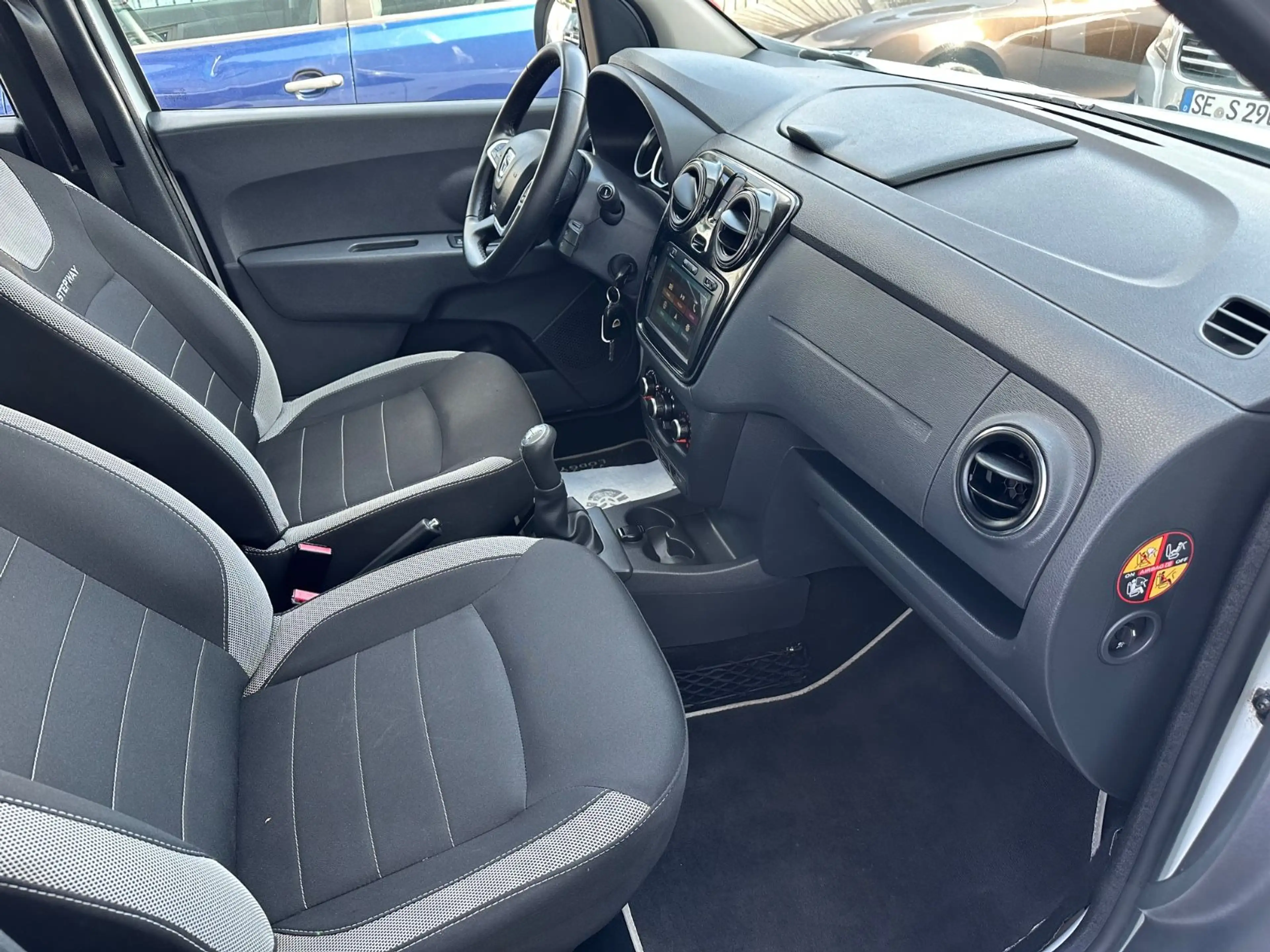 Dacia Lodgy Stepway/1HD/7-SITZE/AHK/NAVI/SHZ/TEMP — photo 14