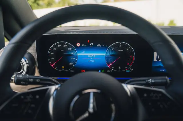 Mercedes-Benz V 300 view 11