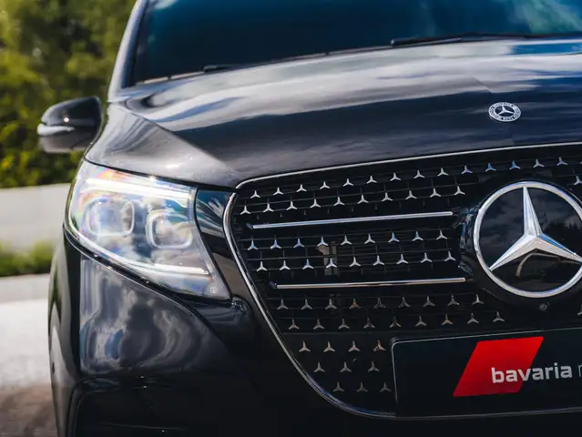 Mercedes-Benz V 300 view 3