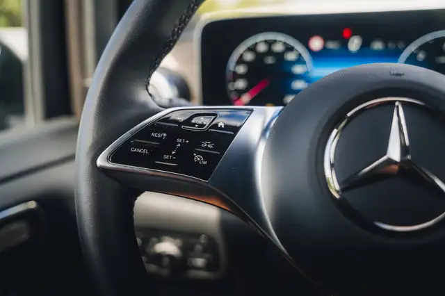 Mercedes-Benz V 300 view 14