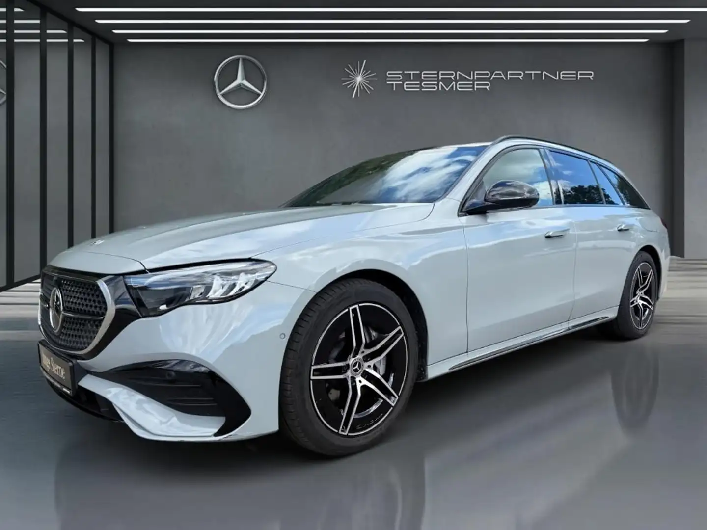 Mercedes-Benz E 300 de T +AMG+PANO+AHK+SUPERSCREEN+360°+NIGHT Grau - 2