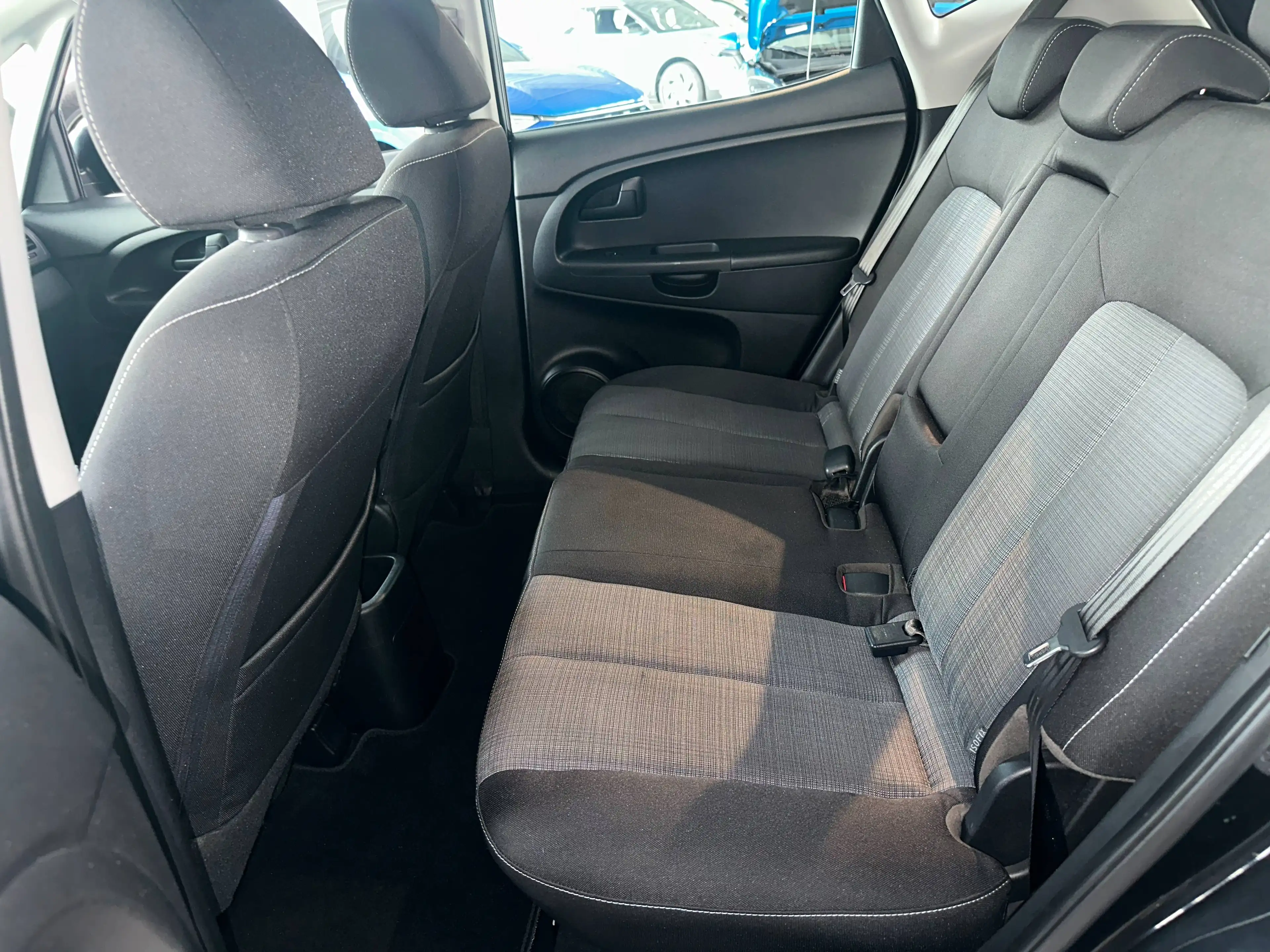 Kia Venga 1.4 CVVT 90PS Edition 7 Sitzheizung Klima Allwetter — photo 8