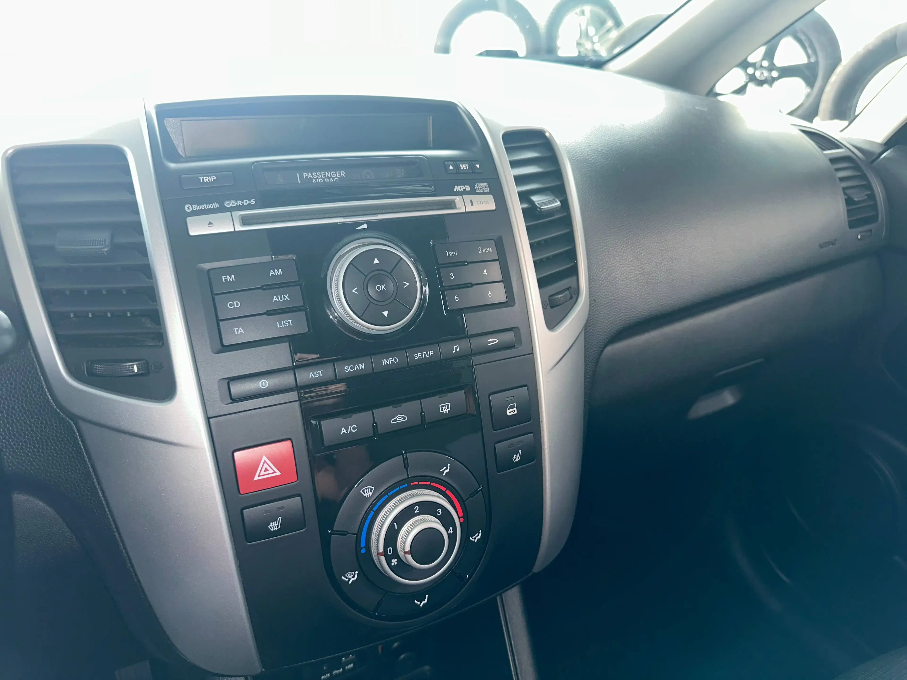 Kia Venga 1.4 CVVT 90PS Edition 7 Sitzheizung Klima Allwetter — photo 12