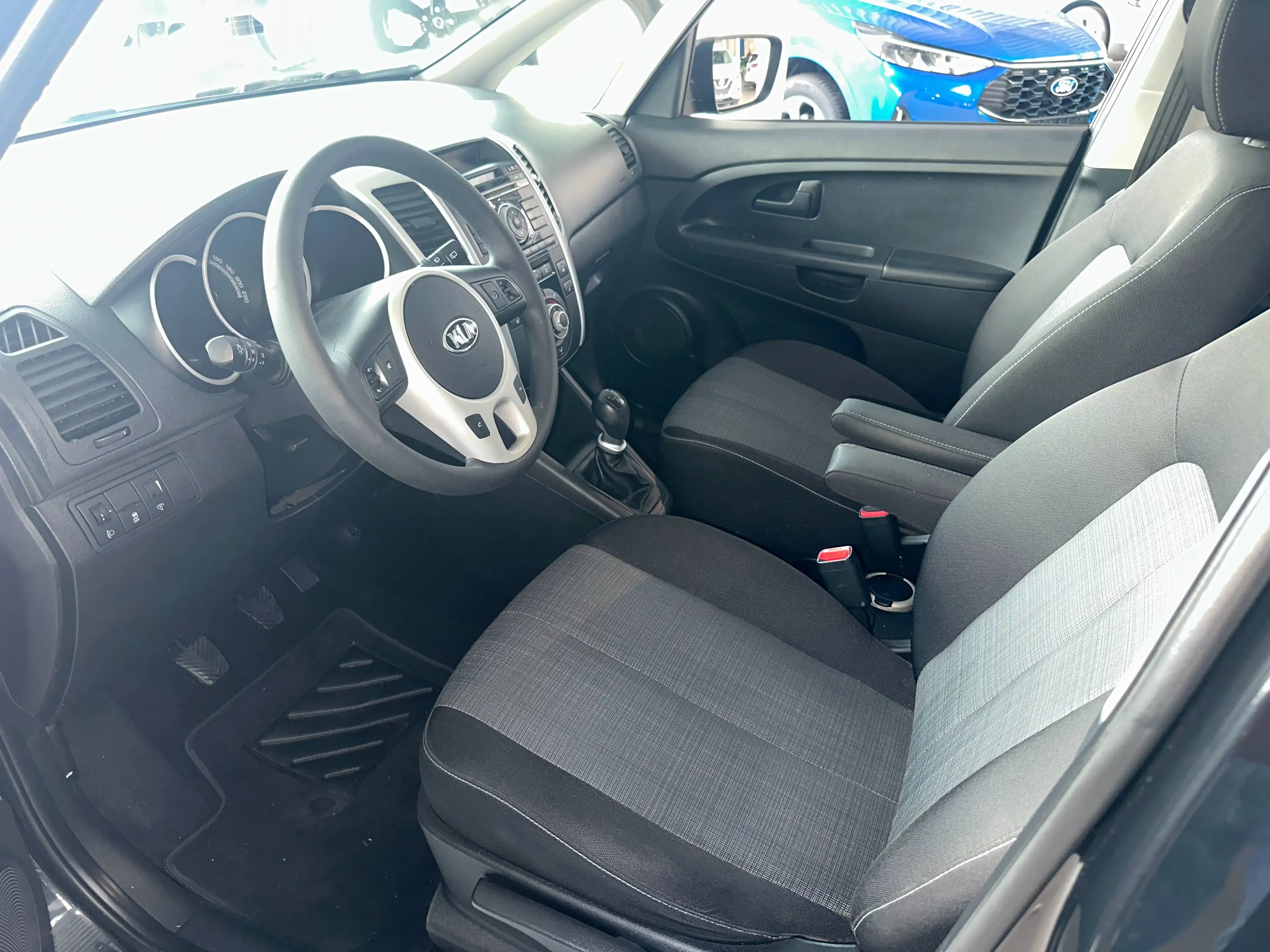 Kia Venga 1.4 CVVT 90PS Edition 7 Sitzheizung Klima Allwetter — photo 7
