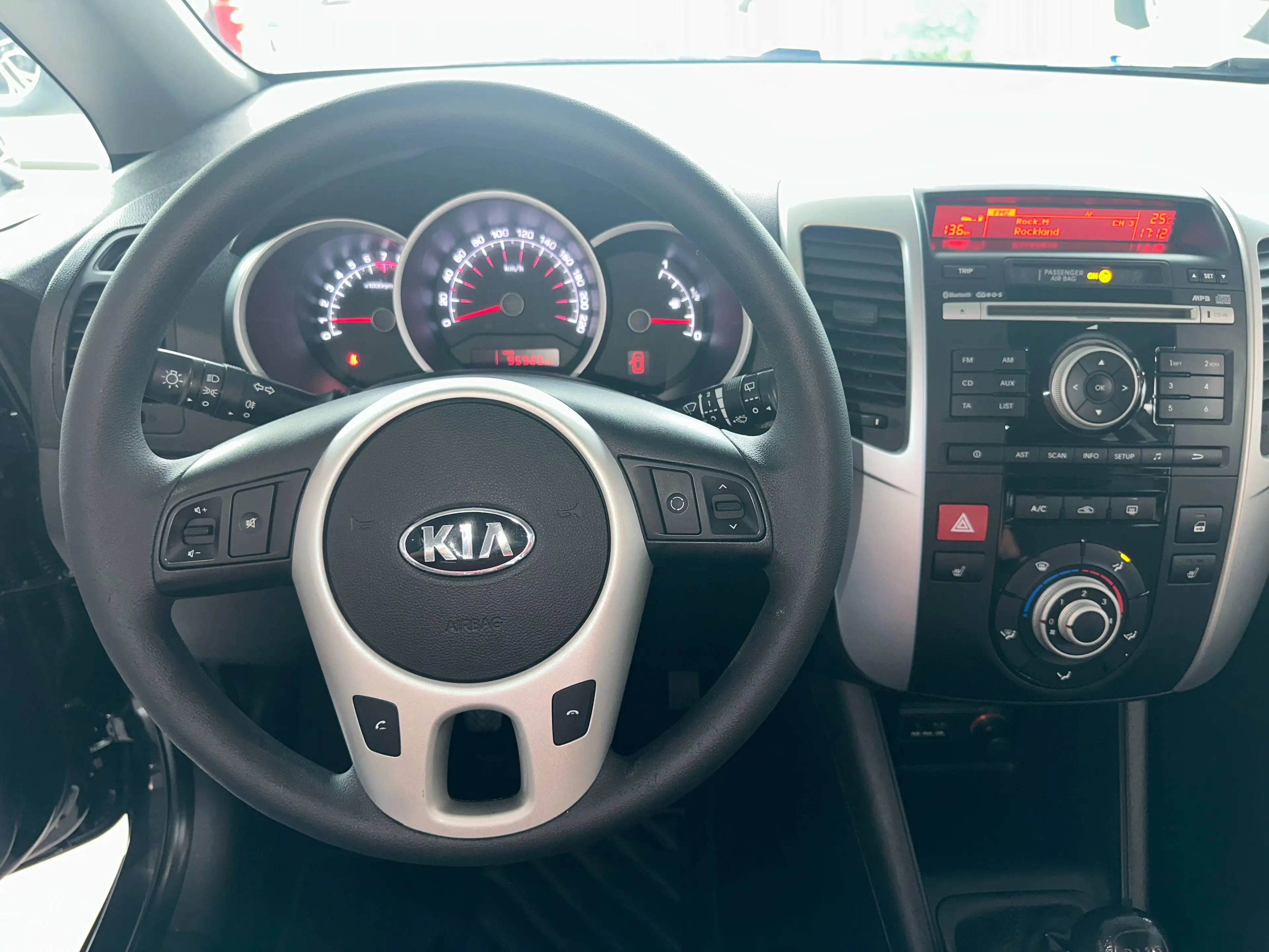 Kia Venga 1.4 CVVT 90PS Edition 7 Sitzheizung Klima Allwetter — photo 14