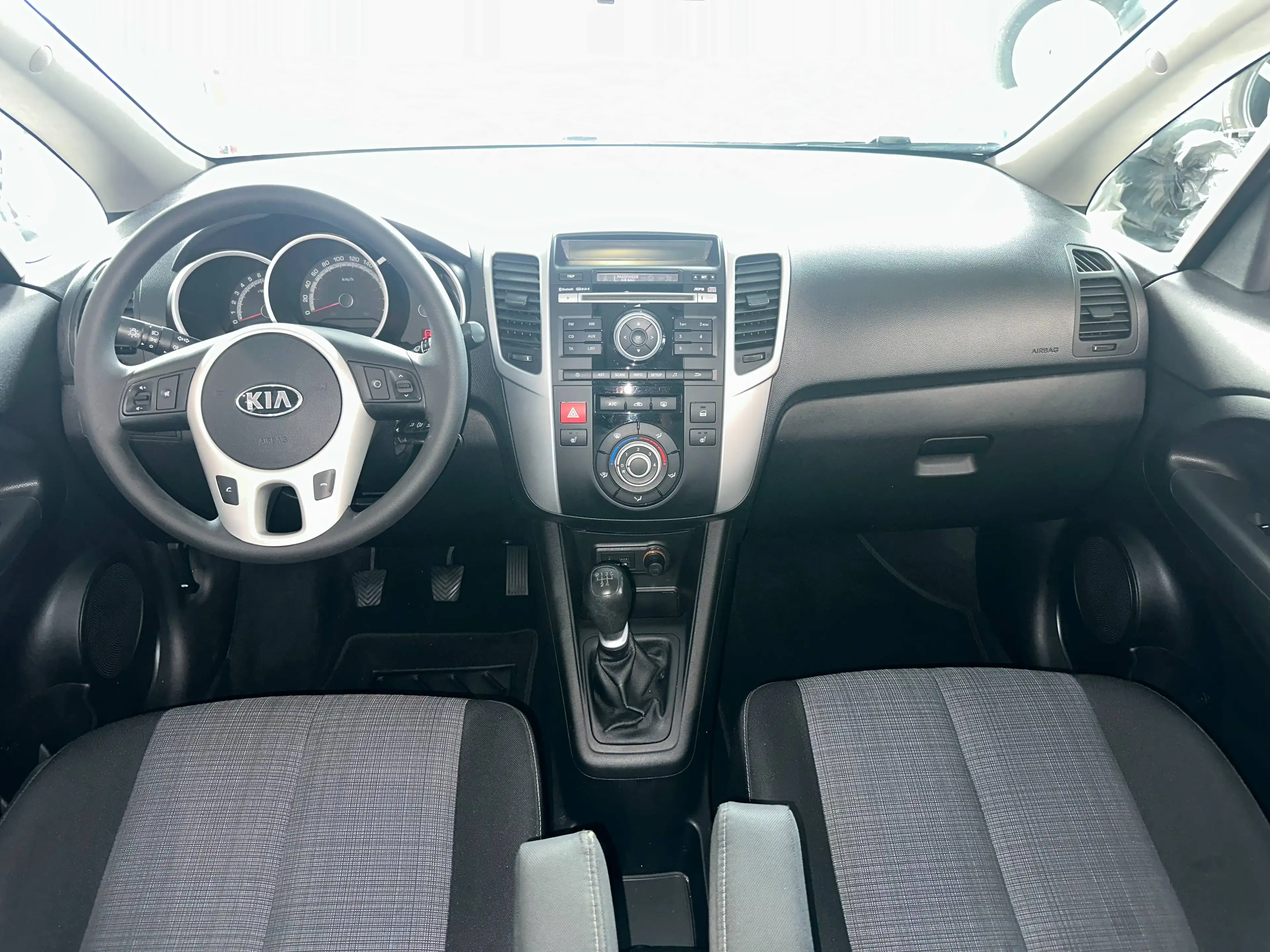 Kia Venga 1.4 CVVT 90PS Edition 7 Sitzheizung Klima Allwetter — photo 9