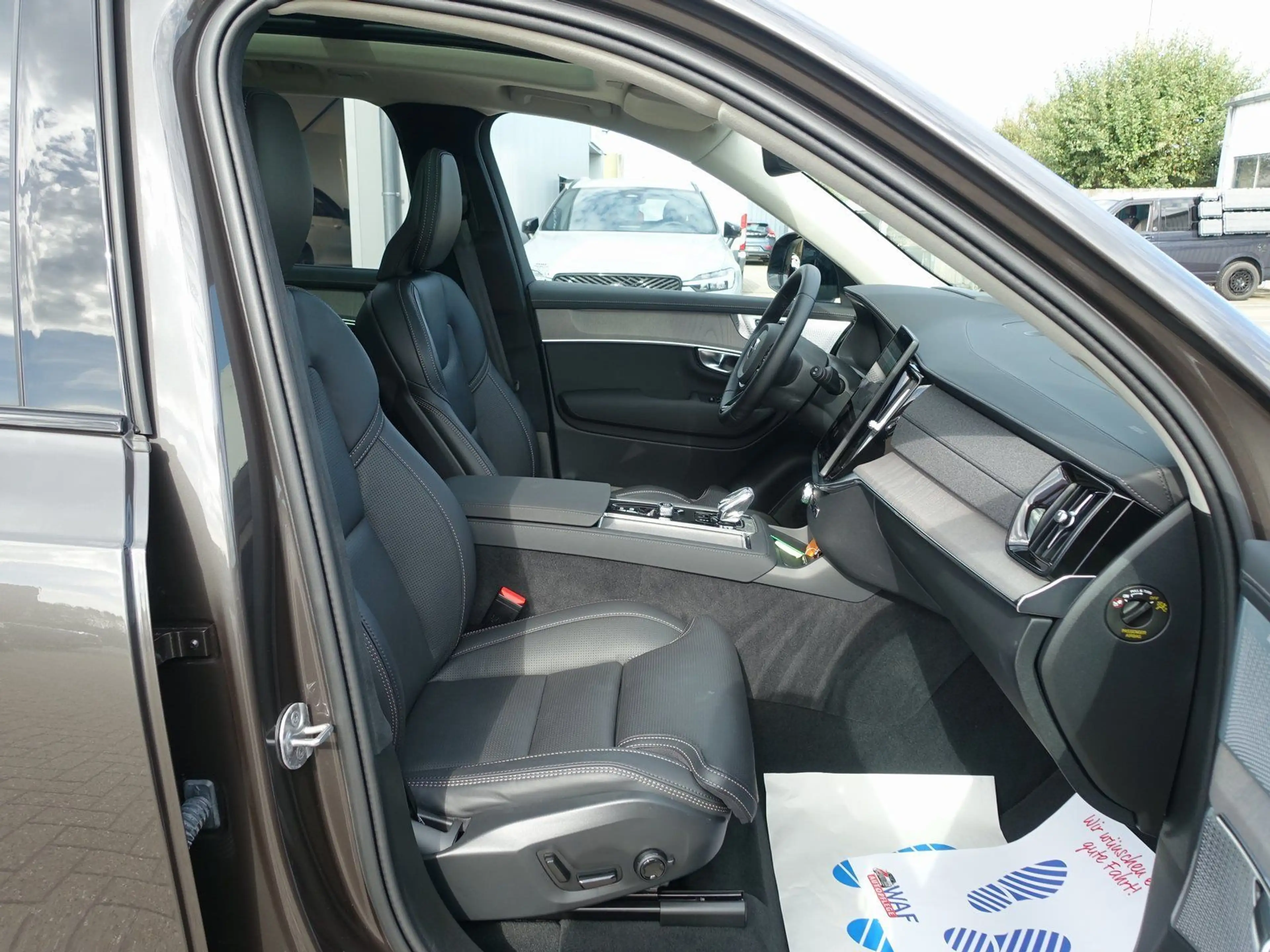 Volvo XC90 Ultra T8 AWD Plug-in/B&W/AHK/Pano/FourC/HUD — photo 9