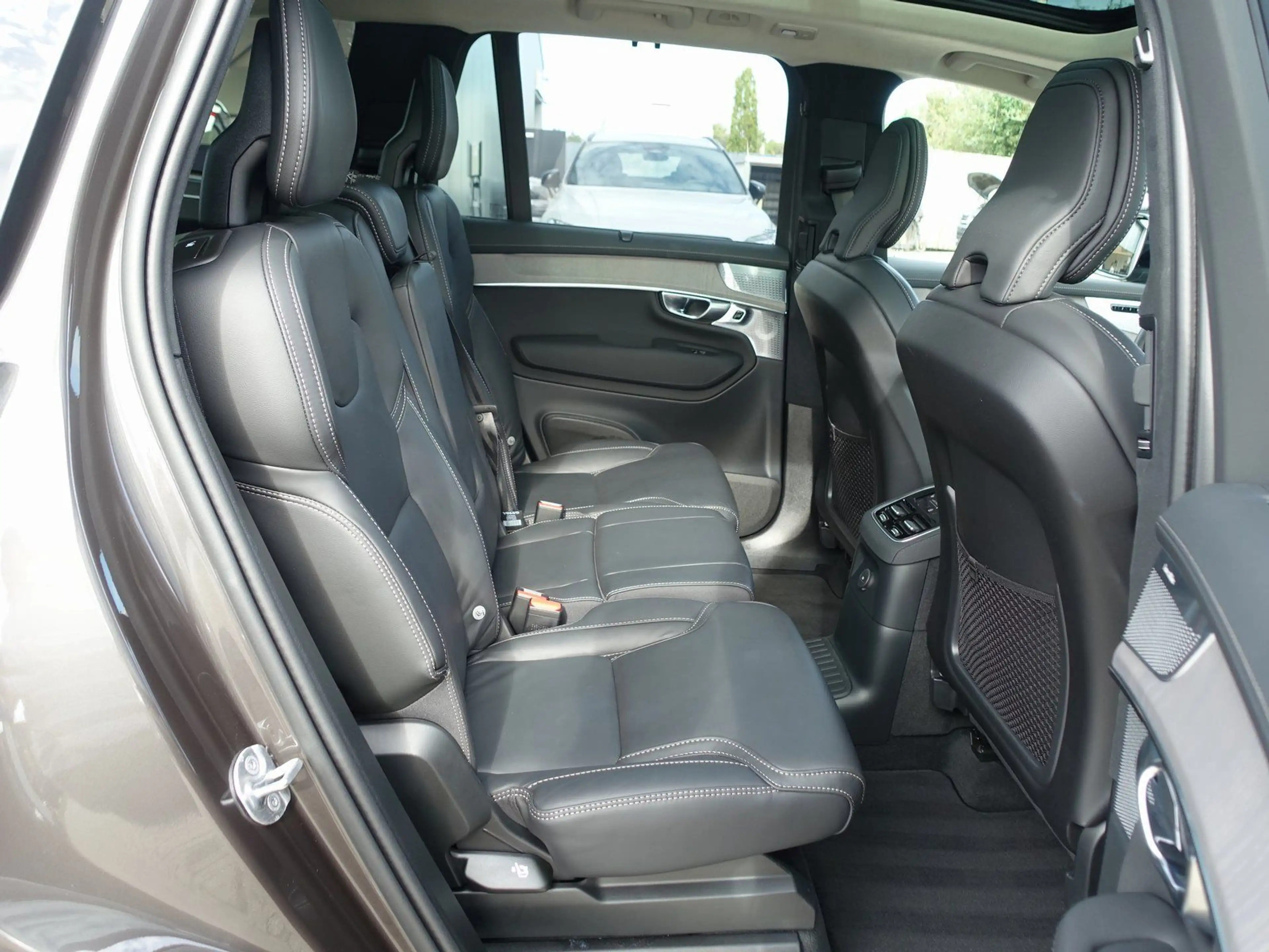 Volvo XC90 Ultra T8 AWD Plug-in/B&W/AHK/Pano/FourC/HUD — photo 10