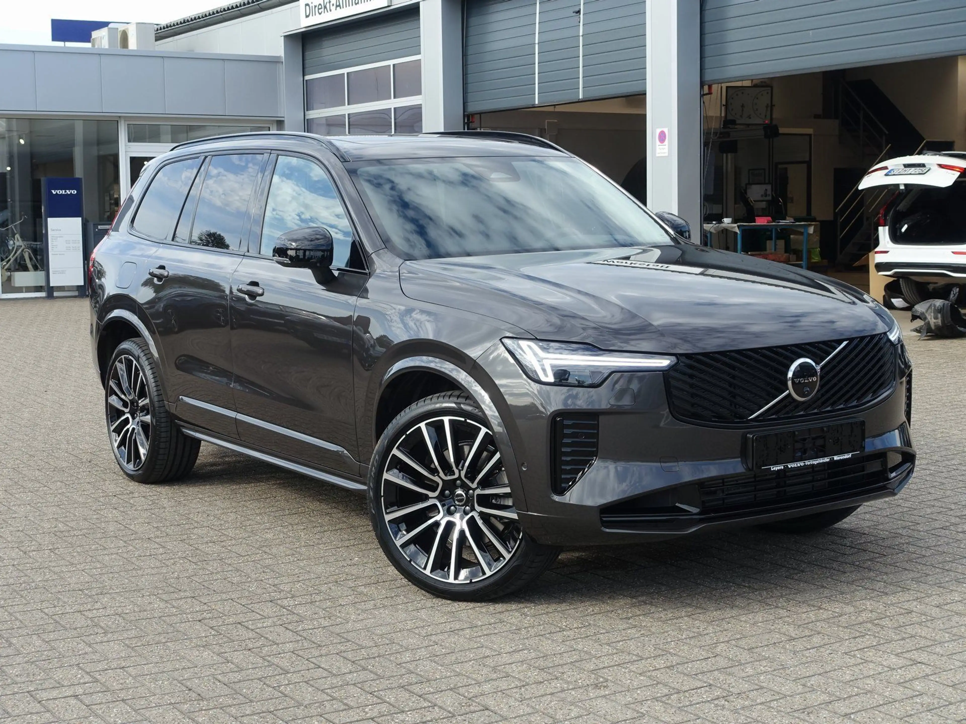 Volvo XC90 Ultra T8 AWD Plug-in/B&W/AHK/Pano/FourC/HUD — photo 3