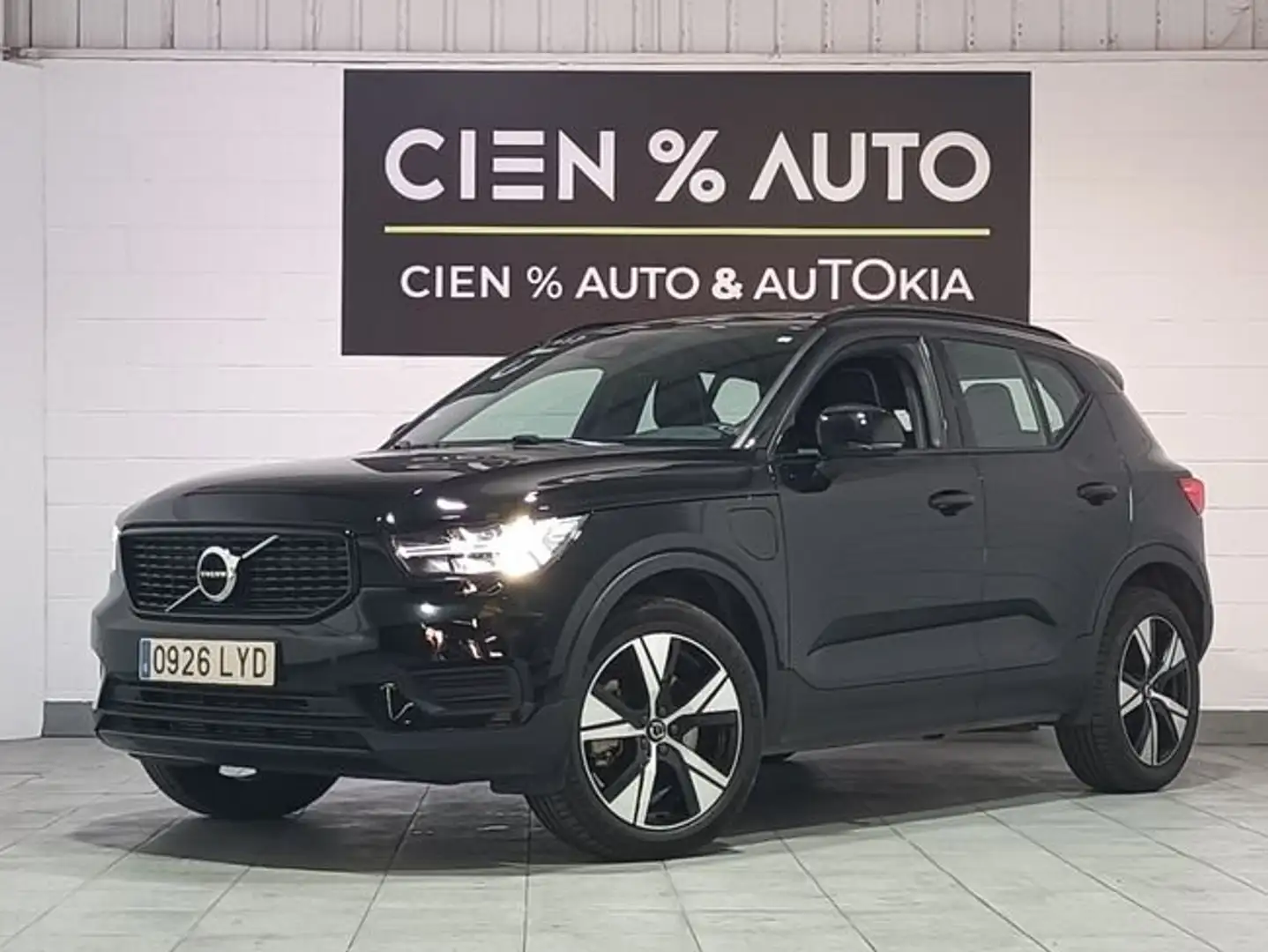 Volvo XC40 1.5 T4 Twin Recharge R-Design Auto Negro - 1
