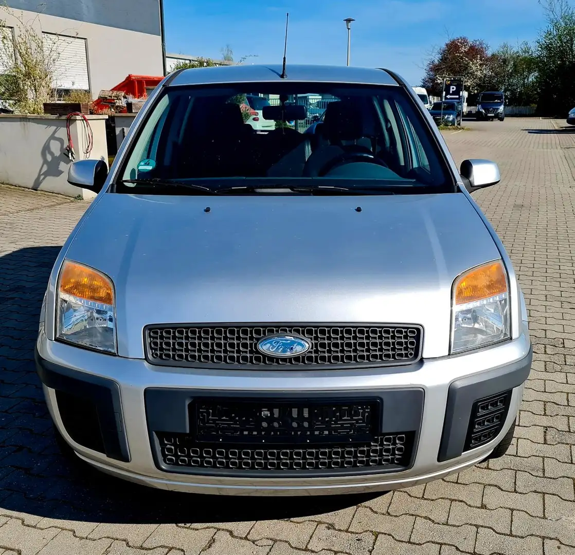 Ford Fusion Style"TÜV NEU" Argent - 2