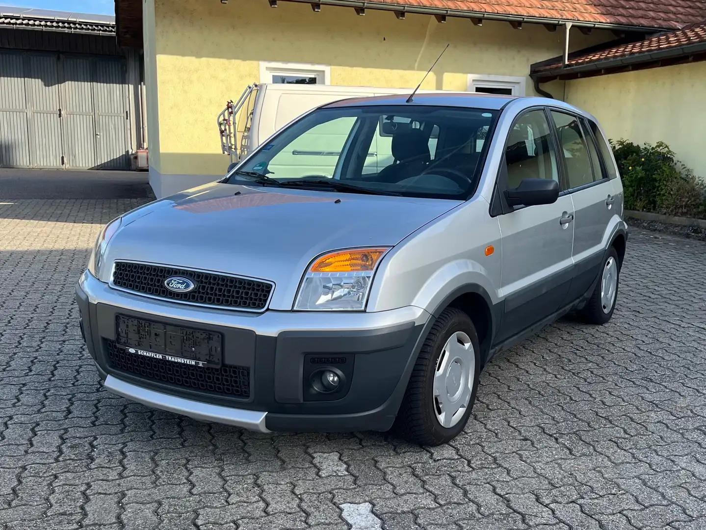 Ford Fusion 1.4 Klima Calero Off Road Desing TÜV&AU NEU Grau - 1