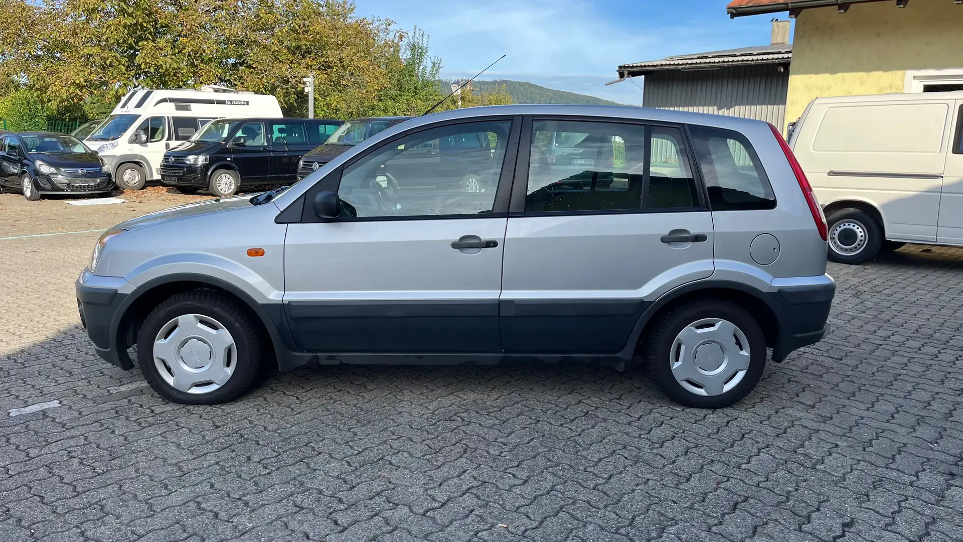 Ford Fusion 1.4 Klima Calero Off Road Desing TÜV&AU NEU Grau - 2