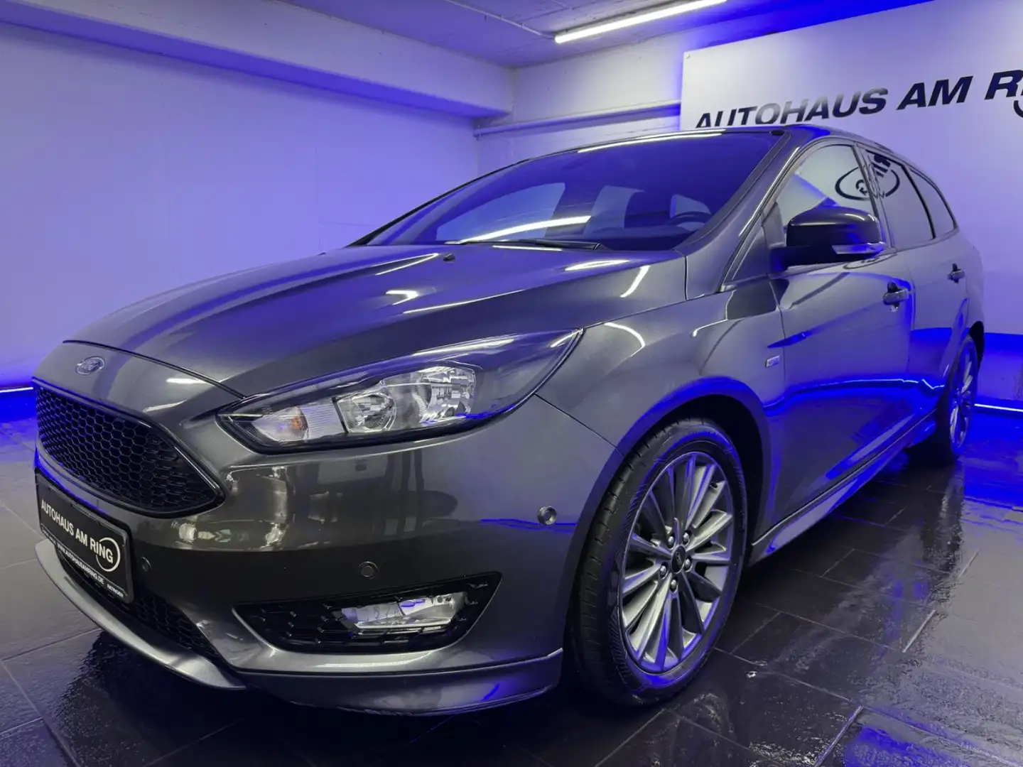 Ford Focus Turnier ST-Line 1.HND NAVI TEMPO 3xPDC KEY Šedá - 2