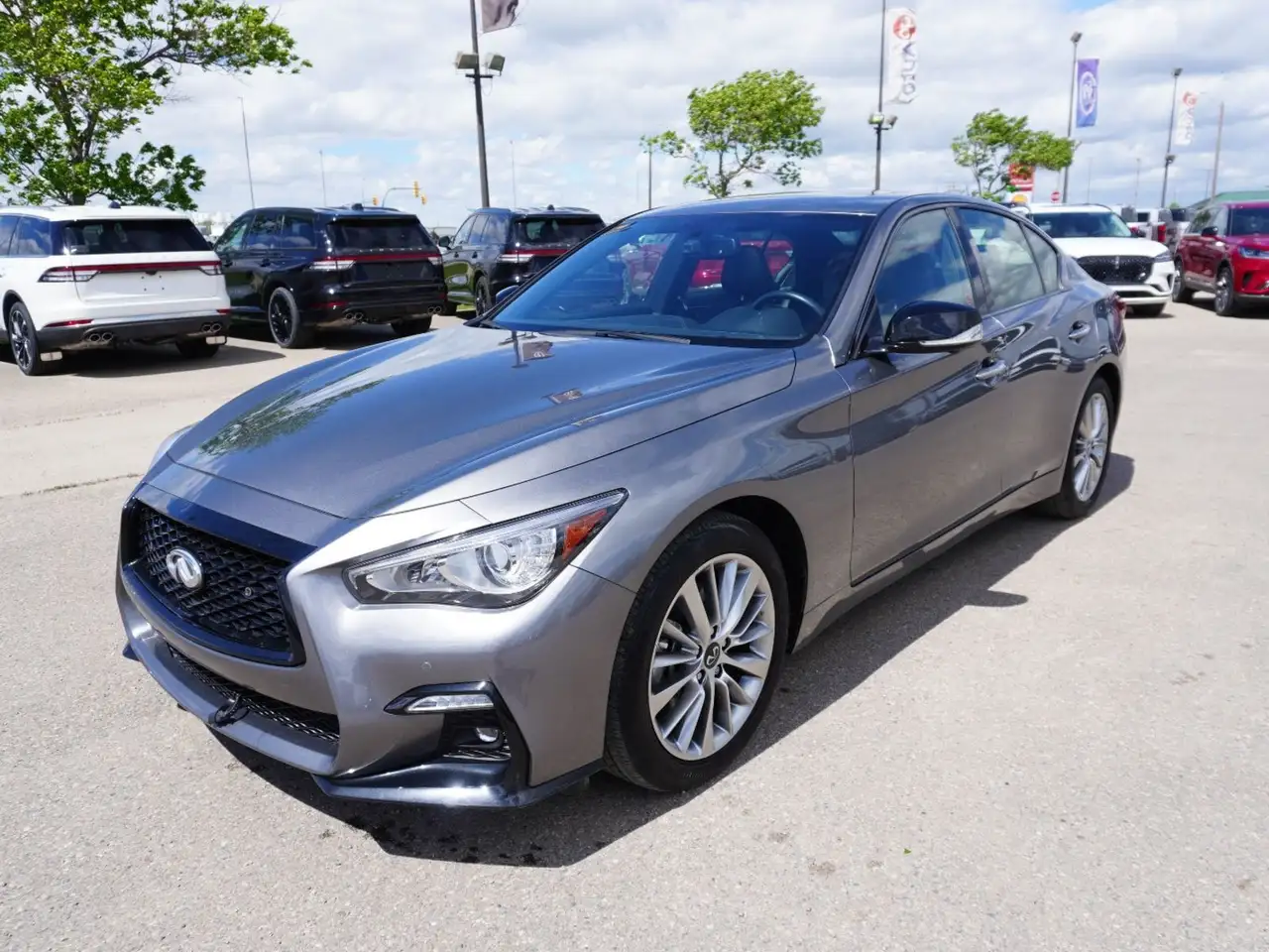 Infiniti Q50 снимка Infiniti Q50