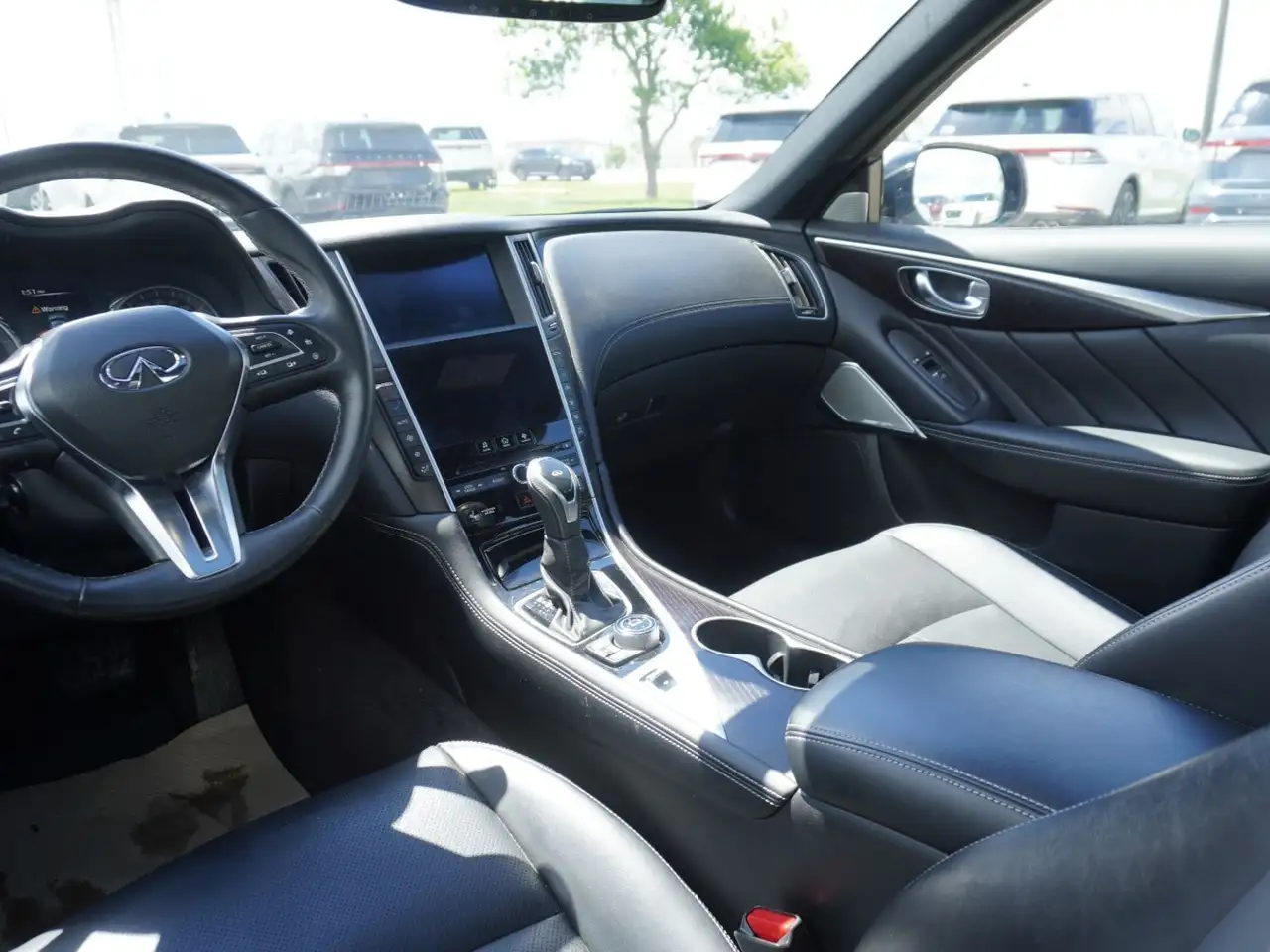 Infiniti Q50 снимка Infiniti Q50