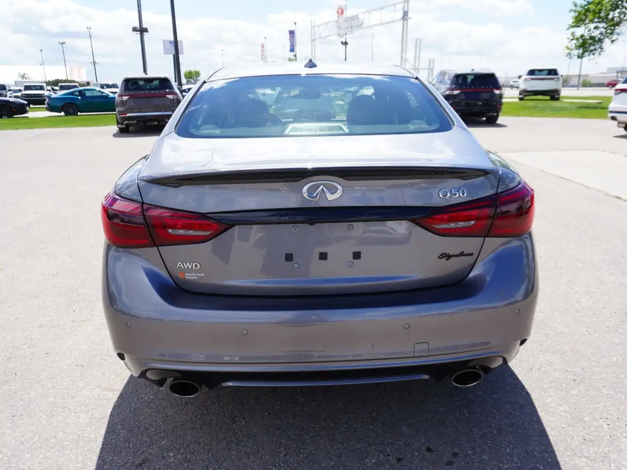 Infiniti Q50 снимка Infiniti Q50