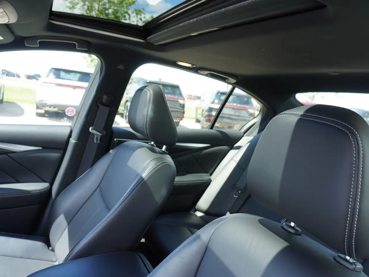 Infiniti Q50 снимка Infiniti Q50