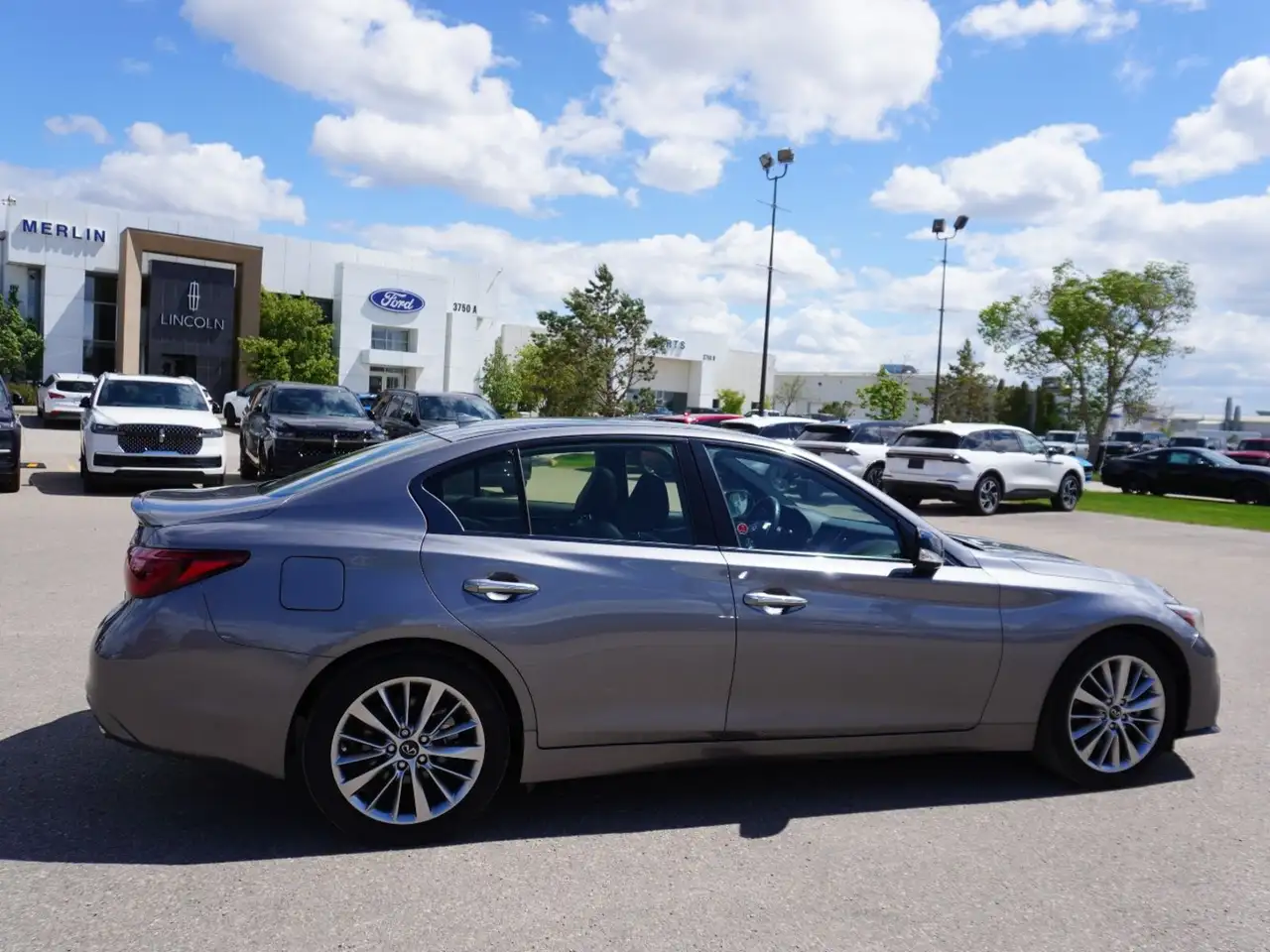 Infiniti Q50 снимка Infiniti Q50