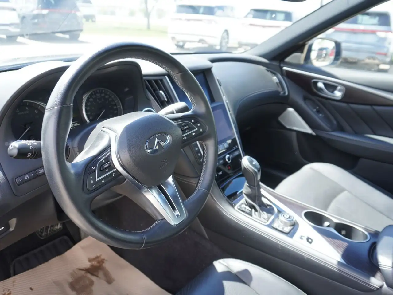 Infiniti Q50 снимка Infiniti Q50