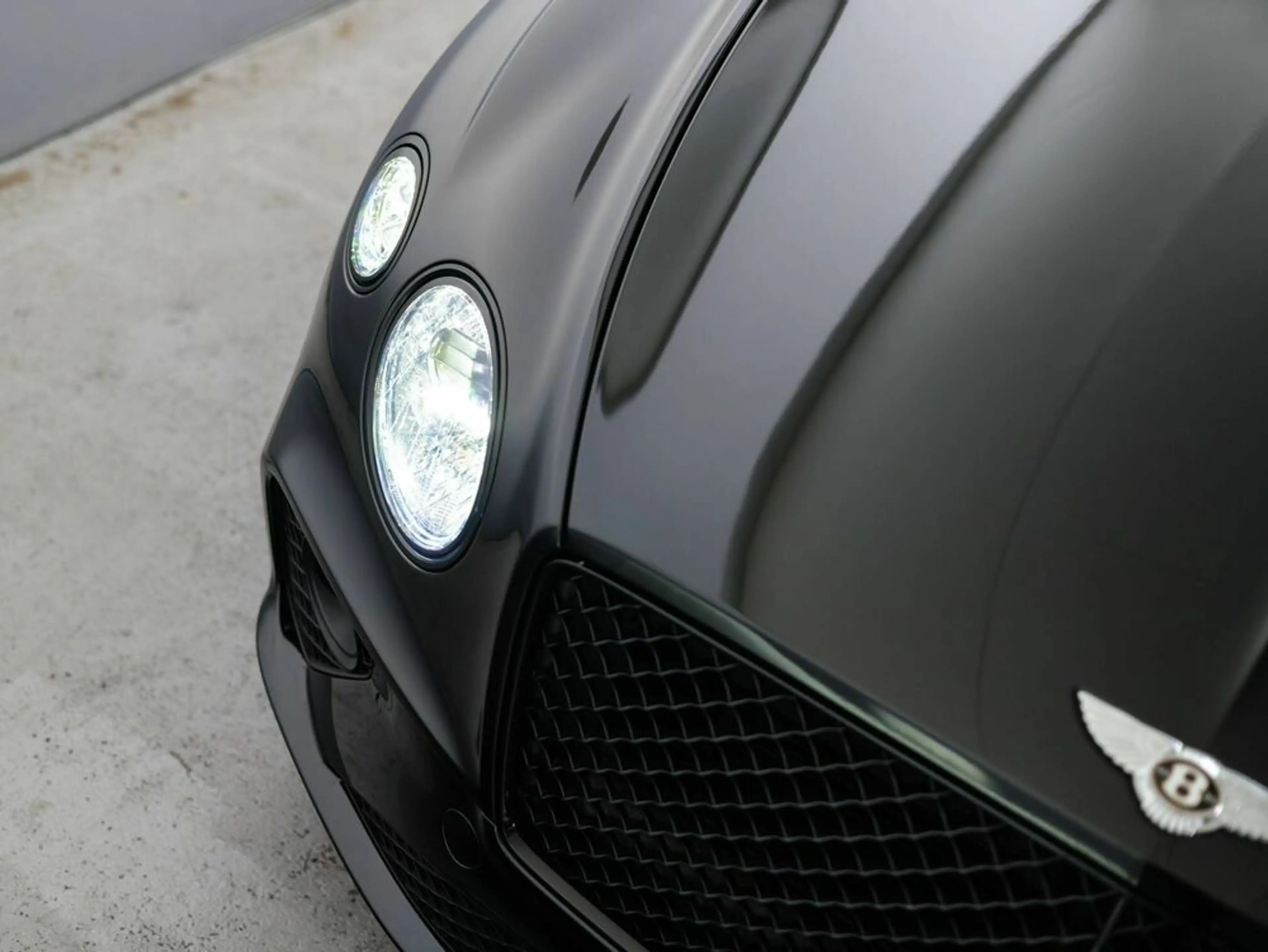 Bentley Continental GT W12 — photo 9