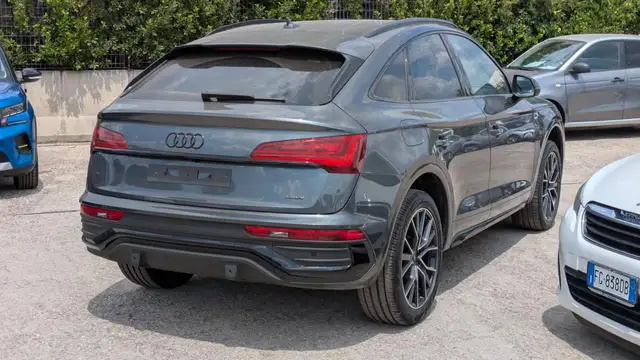 Audi Q5 view 4