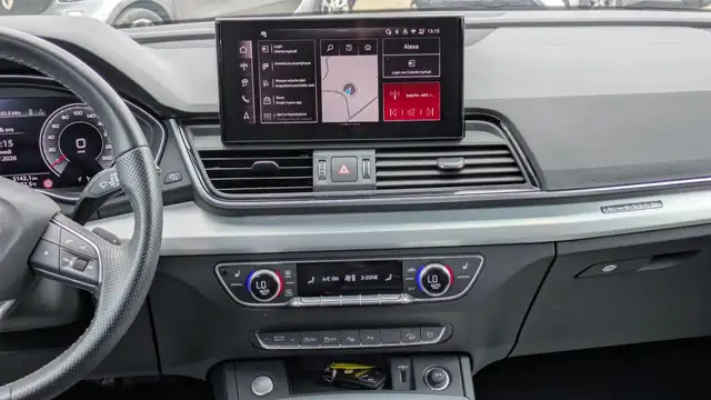 Audi Q5 view 12