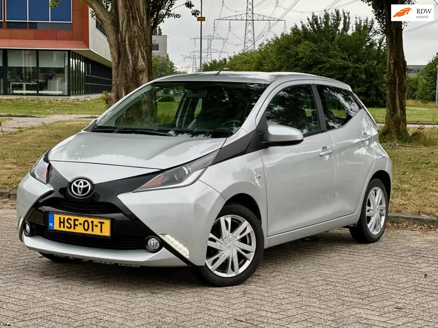 Toyota Aygo 1.0 VVT-i x-play | BTW Auto! | Camera Grijs - 1