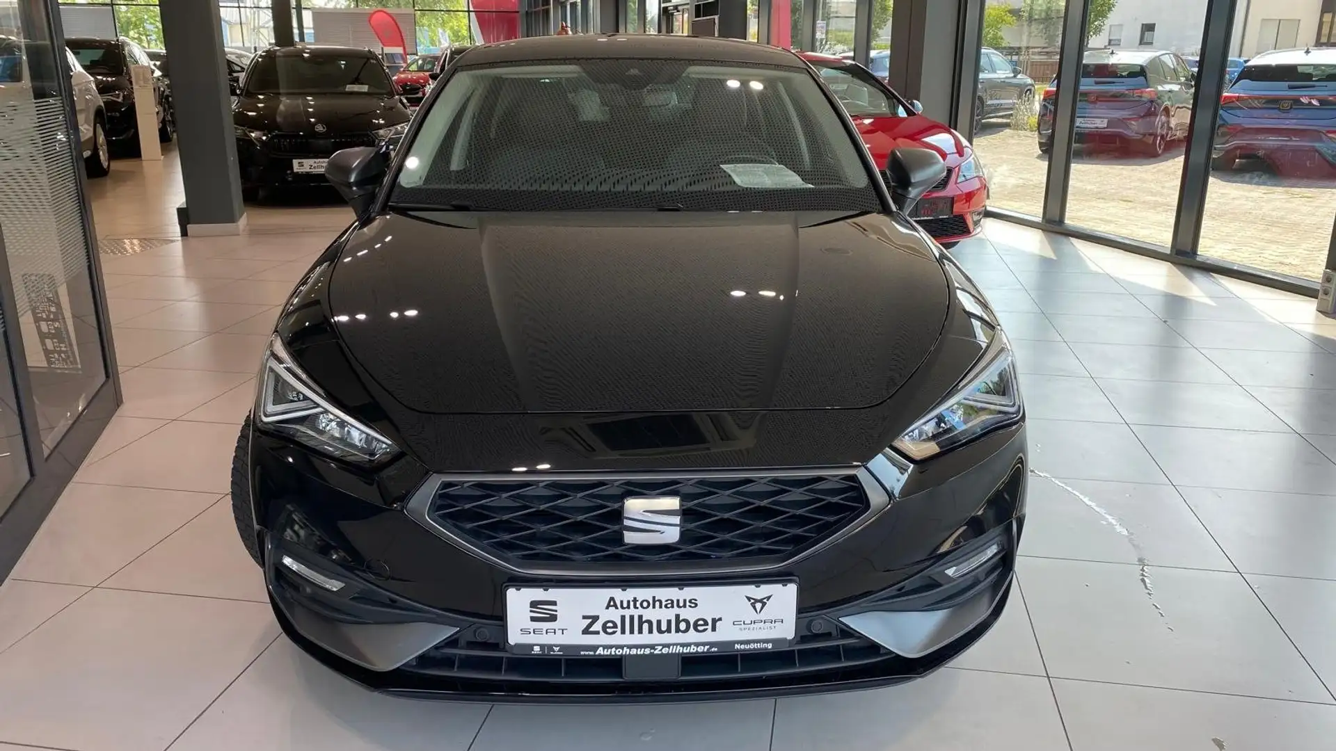SEAT Leon 2.0 TSI DSG FR *Standhzg*Pano*ACC*Navi* Schwarz - 2