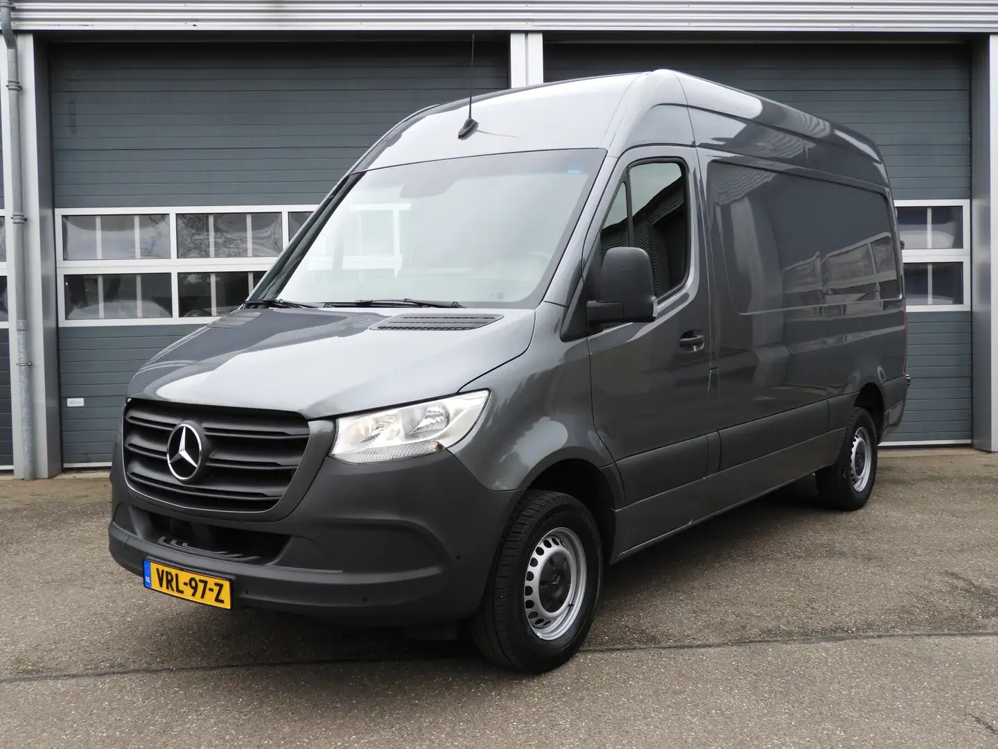 Mercedes-Benz Sprinter 315 1.9 CDI L2H2 RWD AUT | 3.5t TREKHAAK | MBUX | Grijs - 1