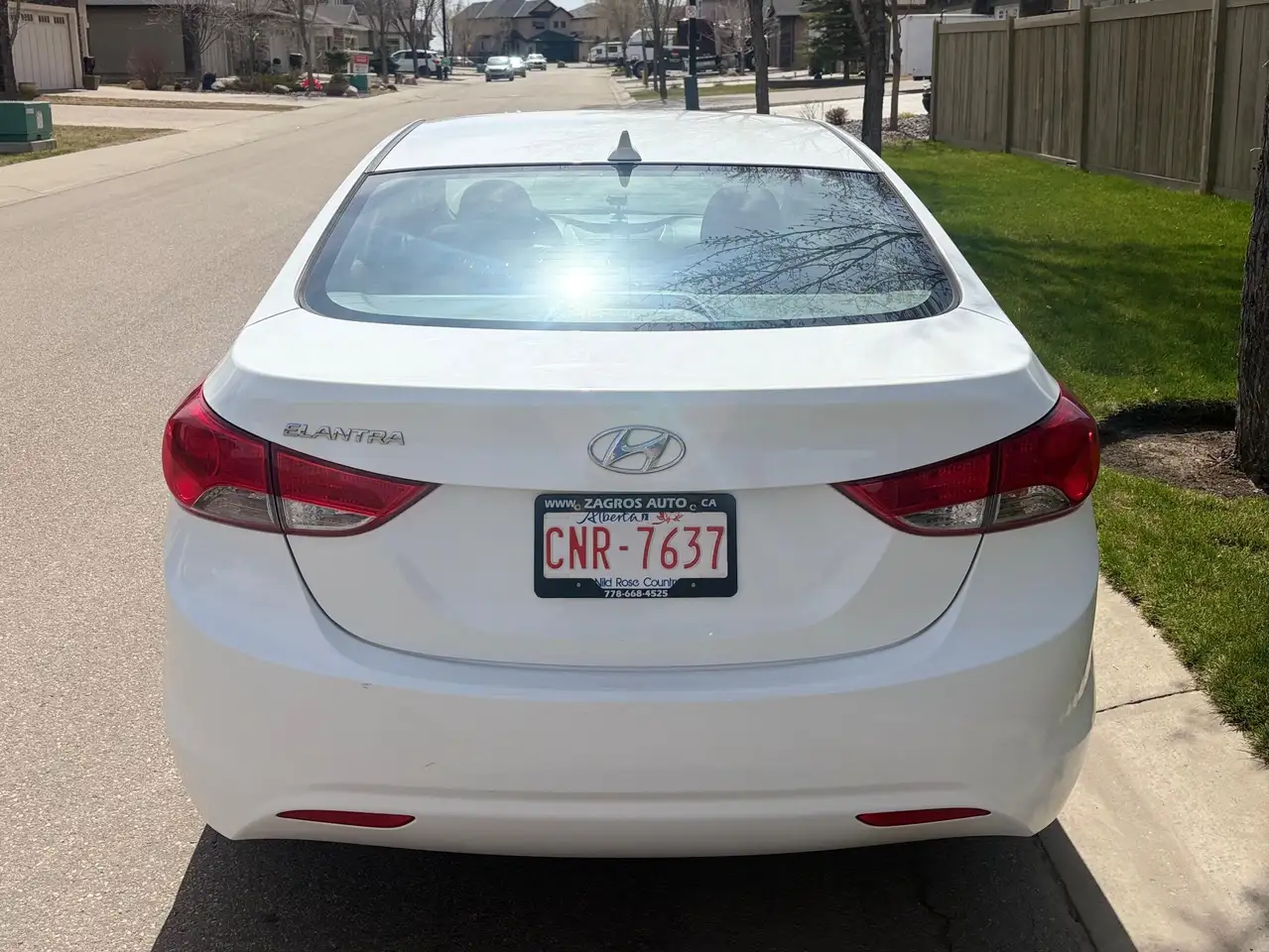 Hyundai ELANTRA photo Hyundai ELANTRA