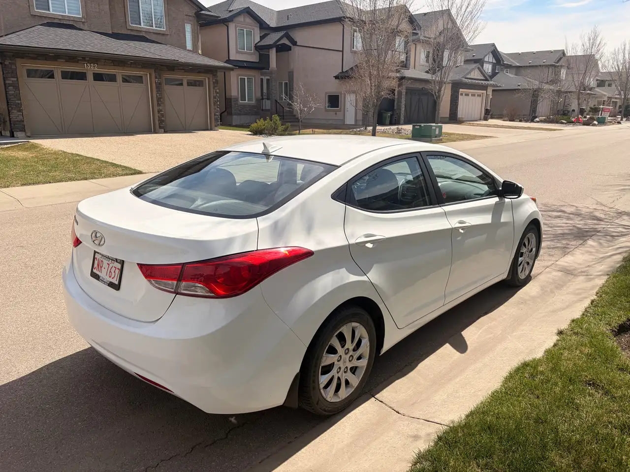 Hyundai ELANTRA photo Hyundai ELANTRA