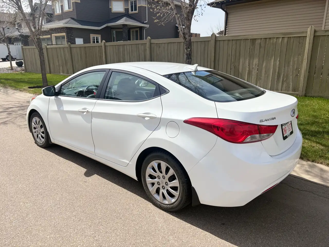 Hyundai ELANTRA photo Hyundai ELANTRA