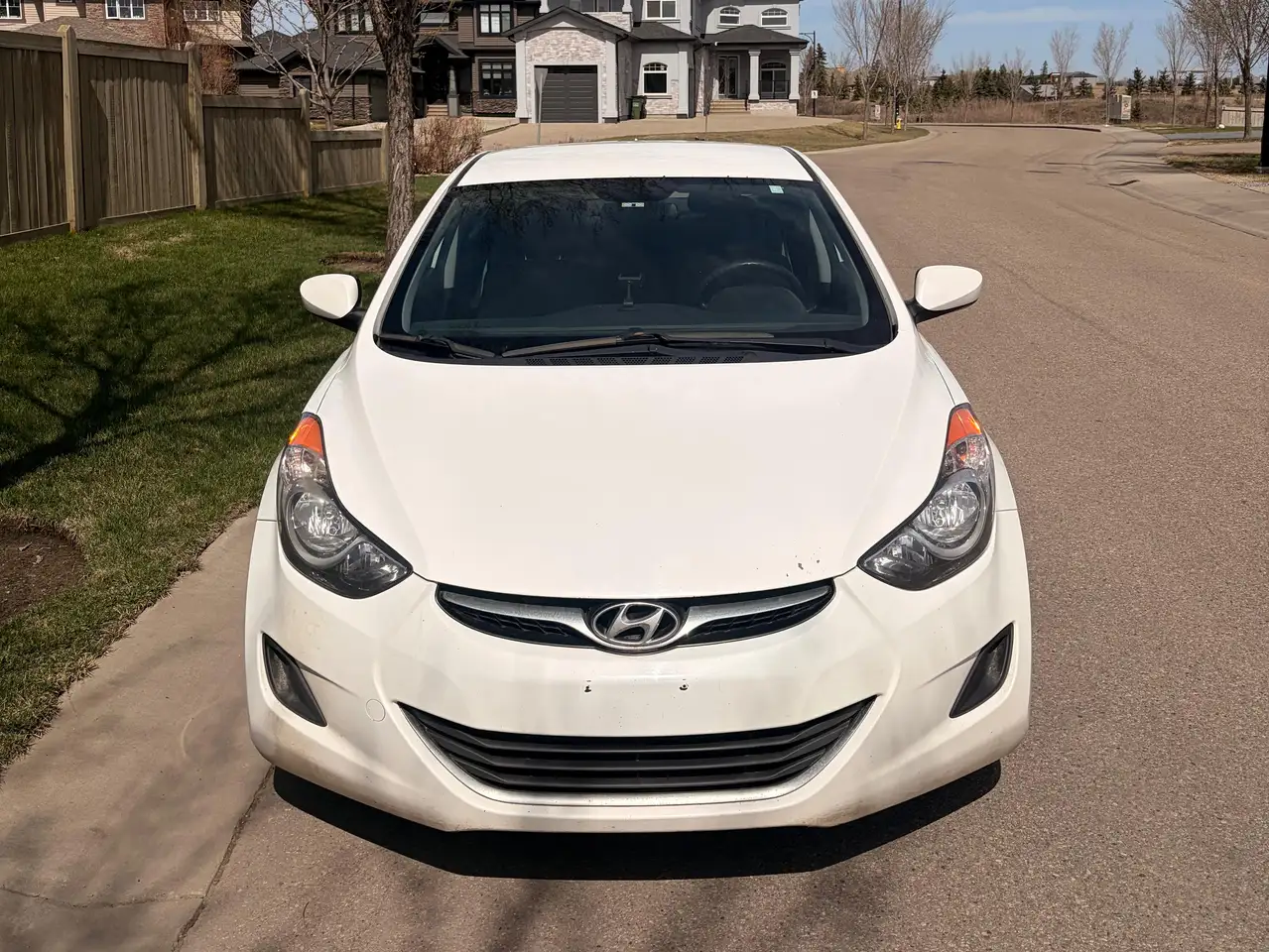 Hyundai ELANTRA photo Hyundai ELANTRA